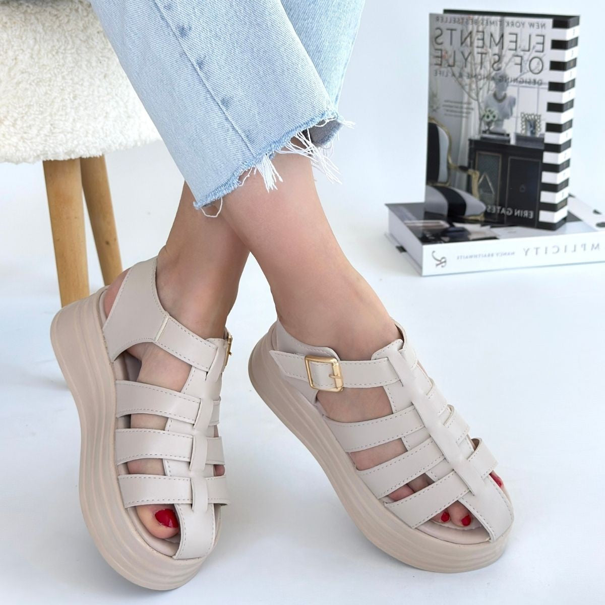 Toten Bej Cilt Kemerli Sandalet