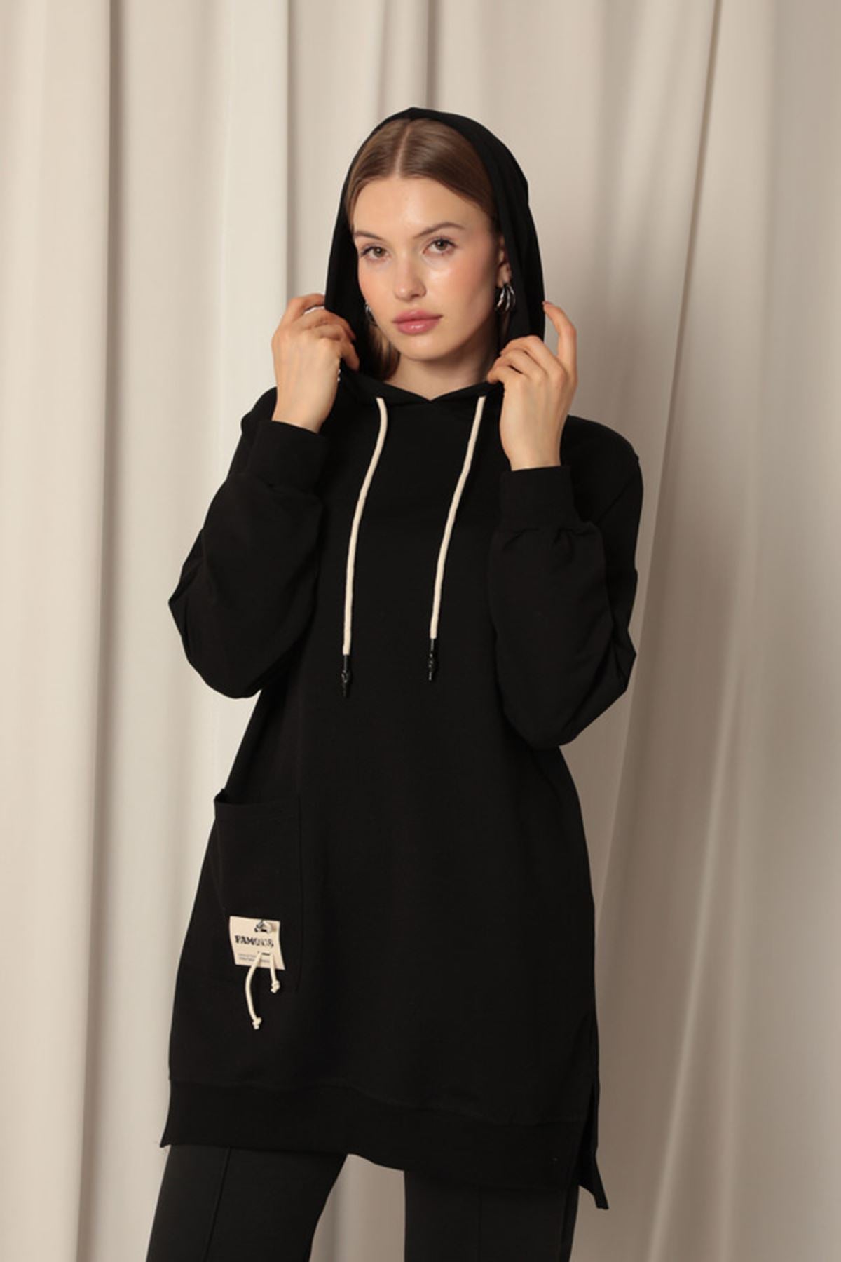 İki İplik Kumaş Armalı Kapüşonlu Kadın Siyah Tunik Sweat