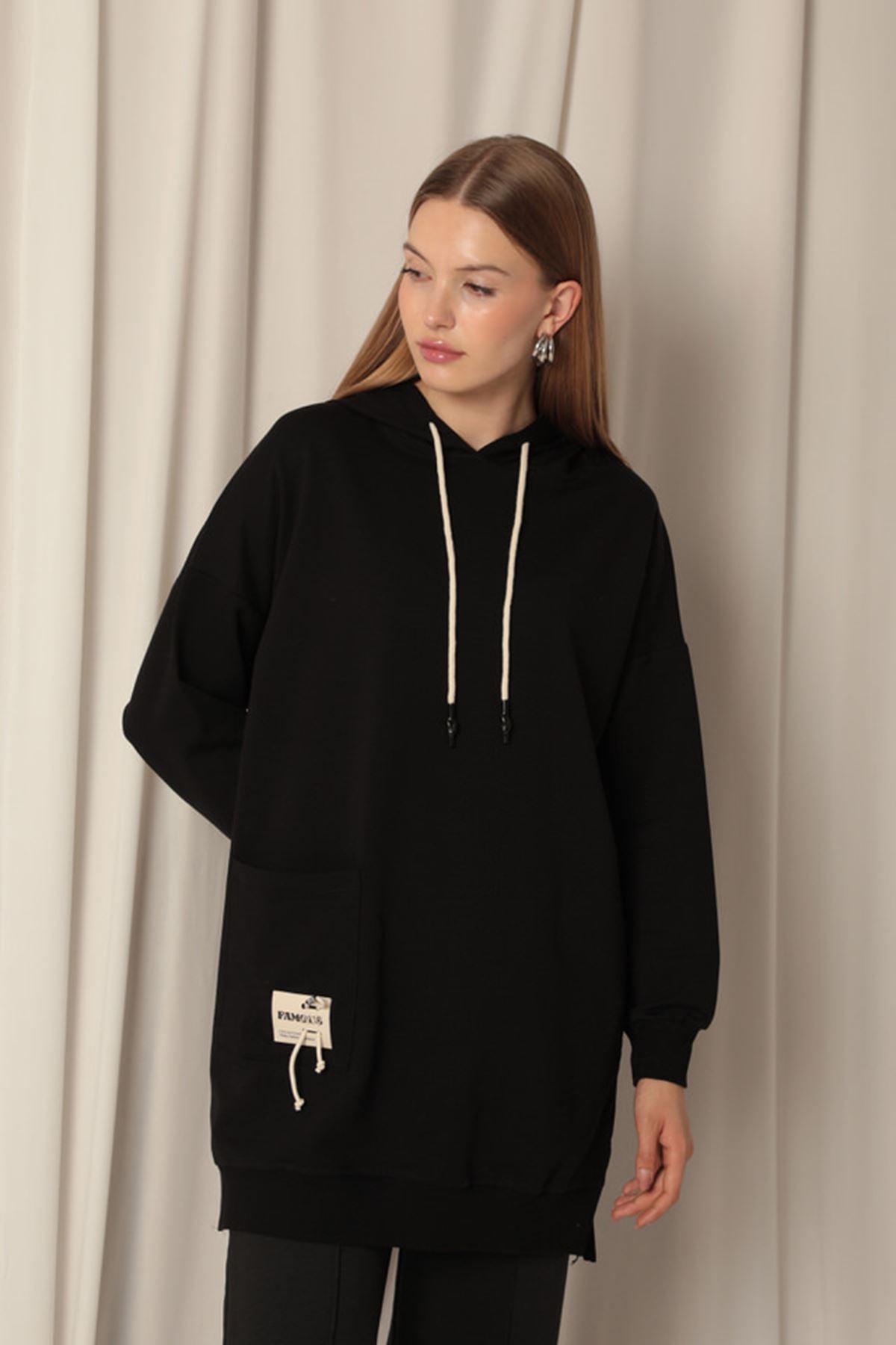 İki İplik Kumaş Armalı Kapüşonlu Kadın Siyah Tunik Sweat