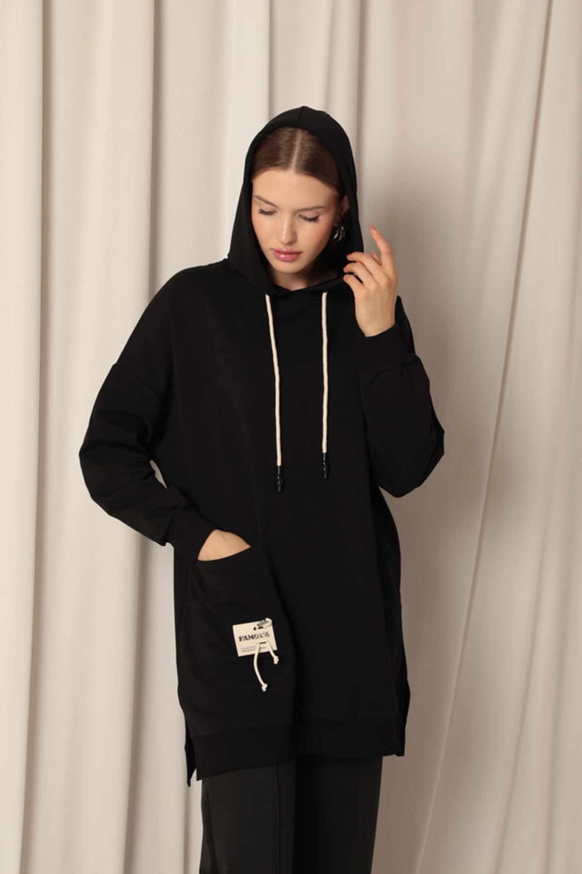 İki İplik Kumaş Armalı Kapüşonlu Kadın Siyah Tunik Sweat