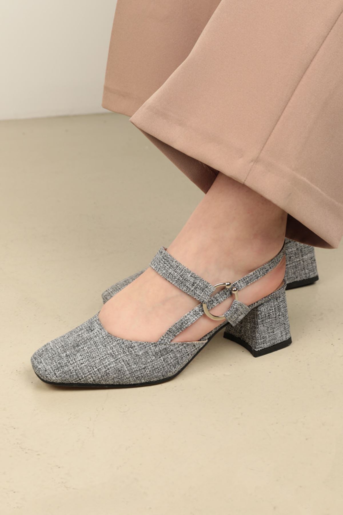 Keten Tokalı Kadın Topuklu Ayakkabı-Gri