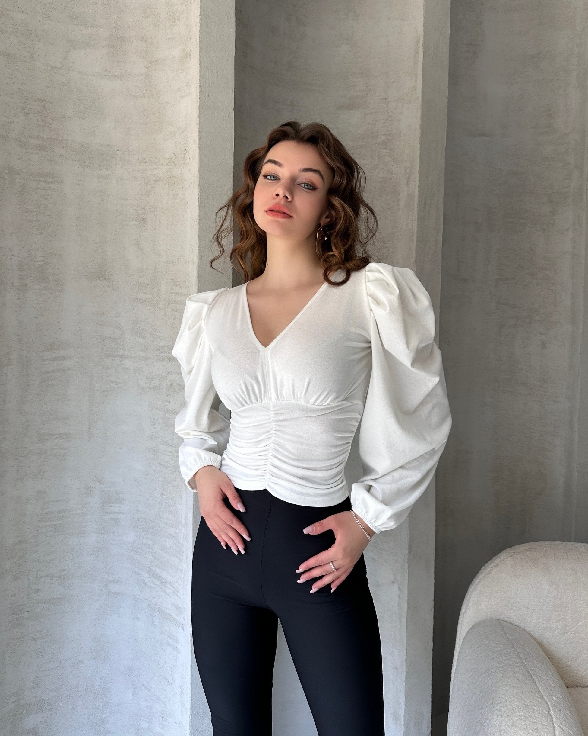 V Yaka Drape Detaylı Crep Bluz