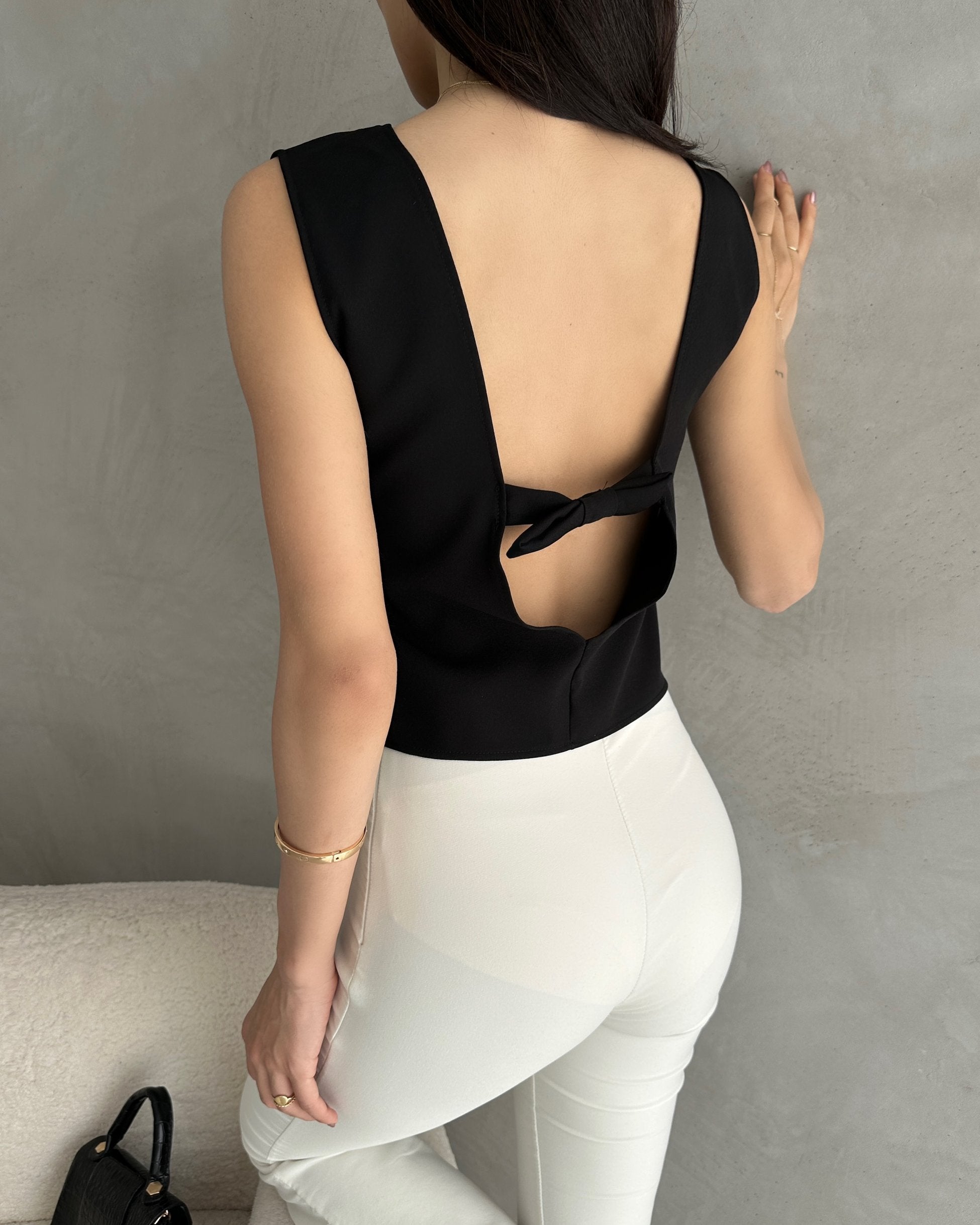 Kolsuz Sırt Dekolteli Crop Bluz