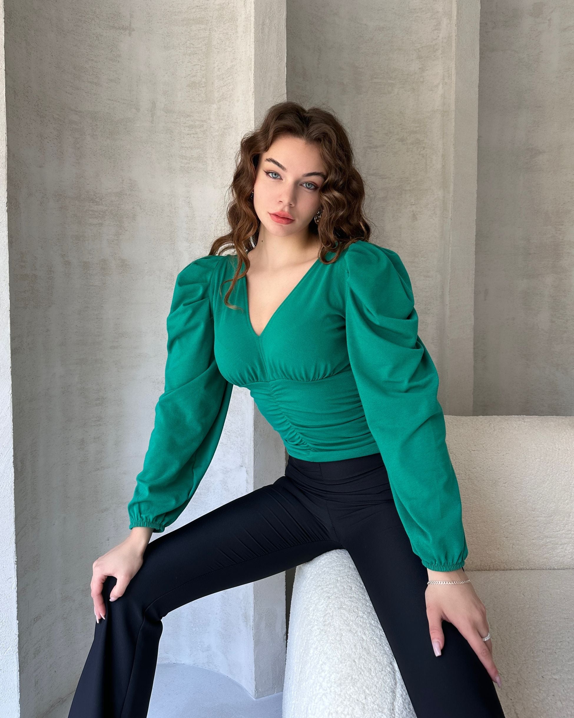 V Yaka Drape Detaylı Crep Bluz
