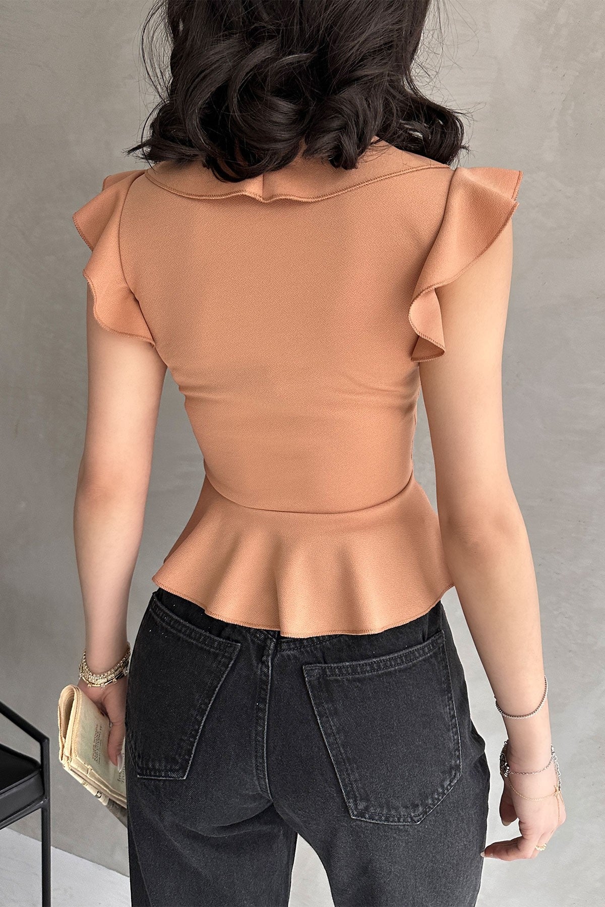 Yakası Ve Kolları Volanlı Crep Bluz