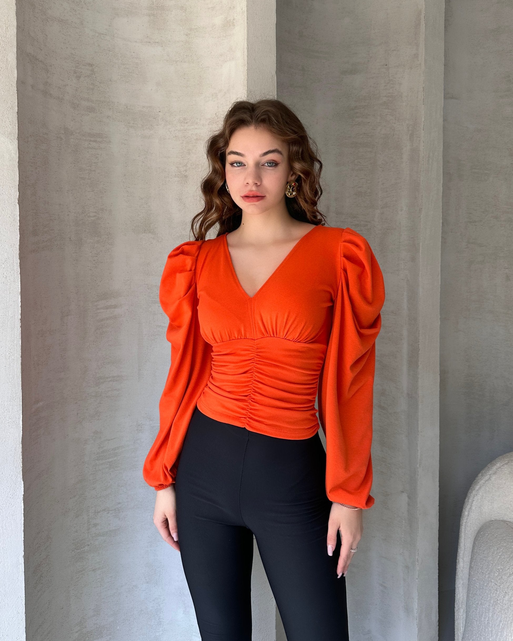 V Yaka Drape Detaylı Crep Bluz
