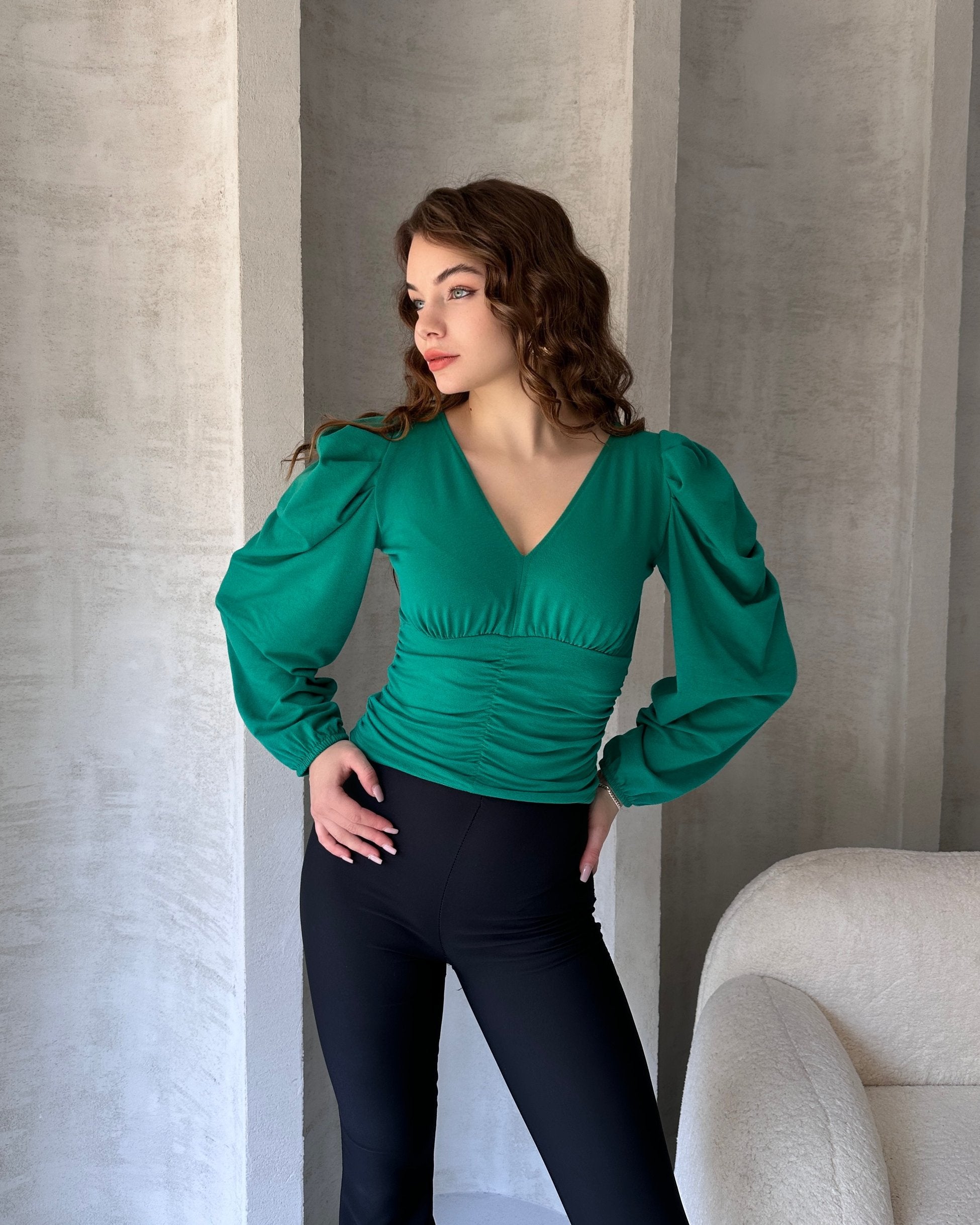 V Yaka Drape Detaylı Crep Bluz