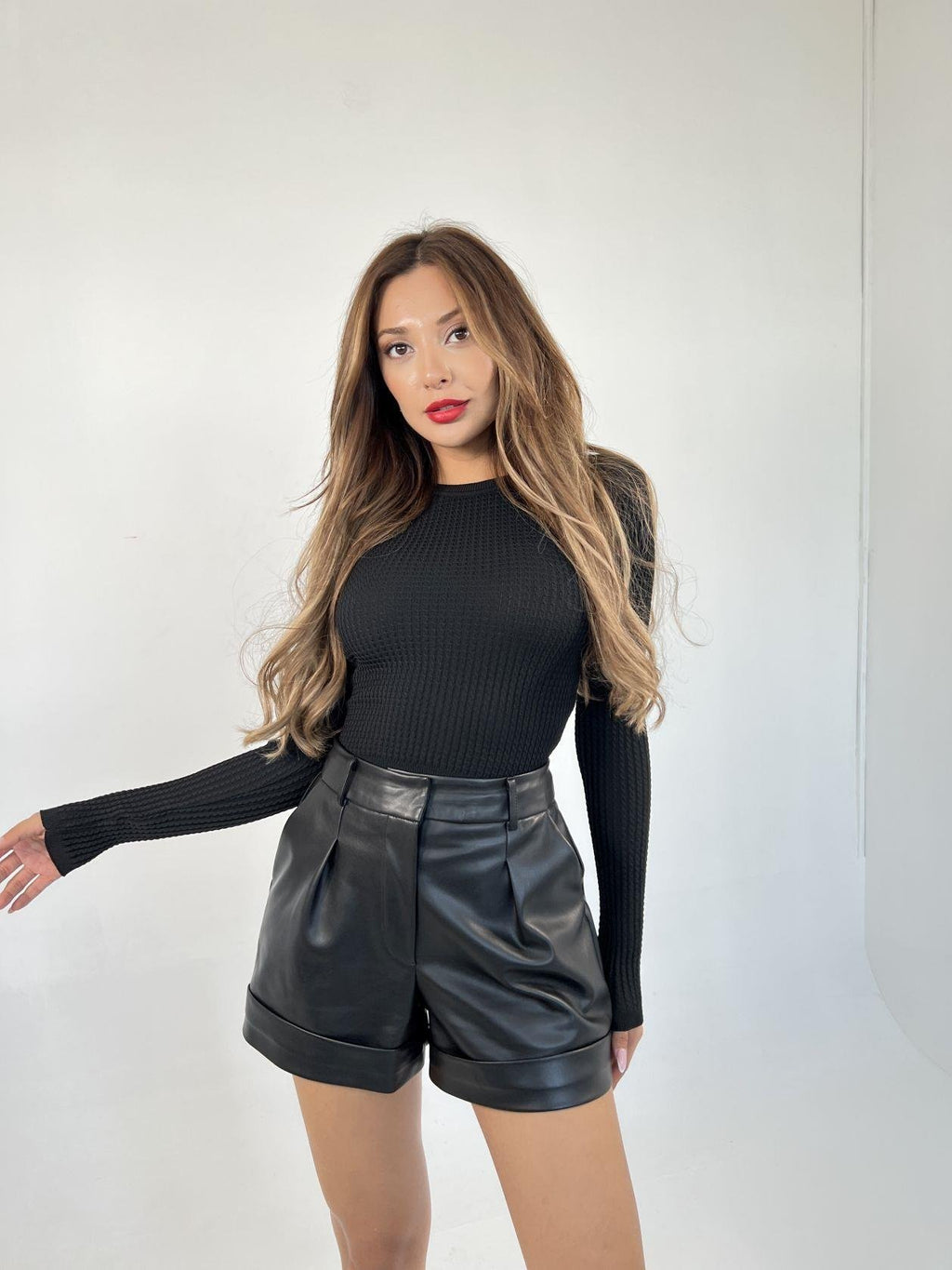 3062 ПРАВЫЙ ВЯЗАНЫЙ СВИТЕР-ЧЕРНЫЙ 