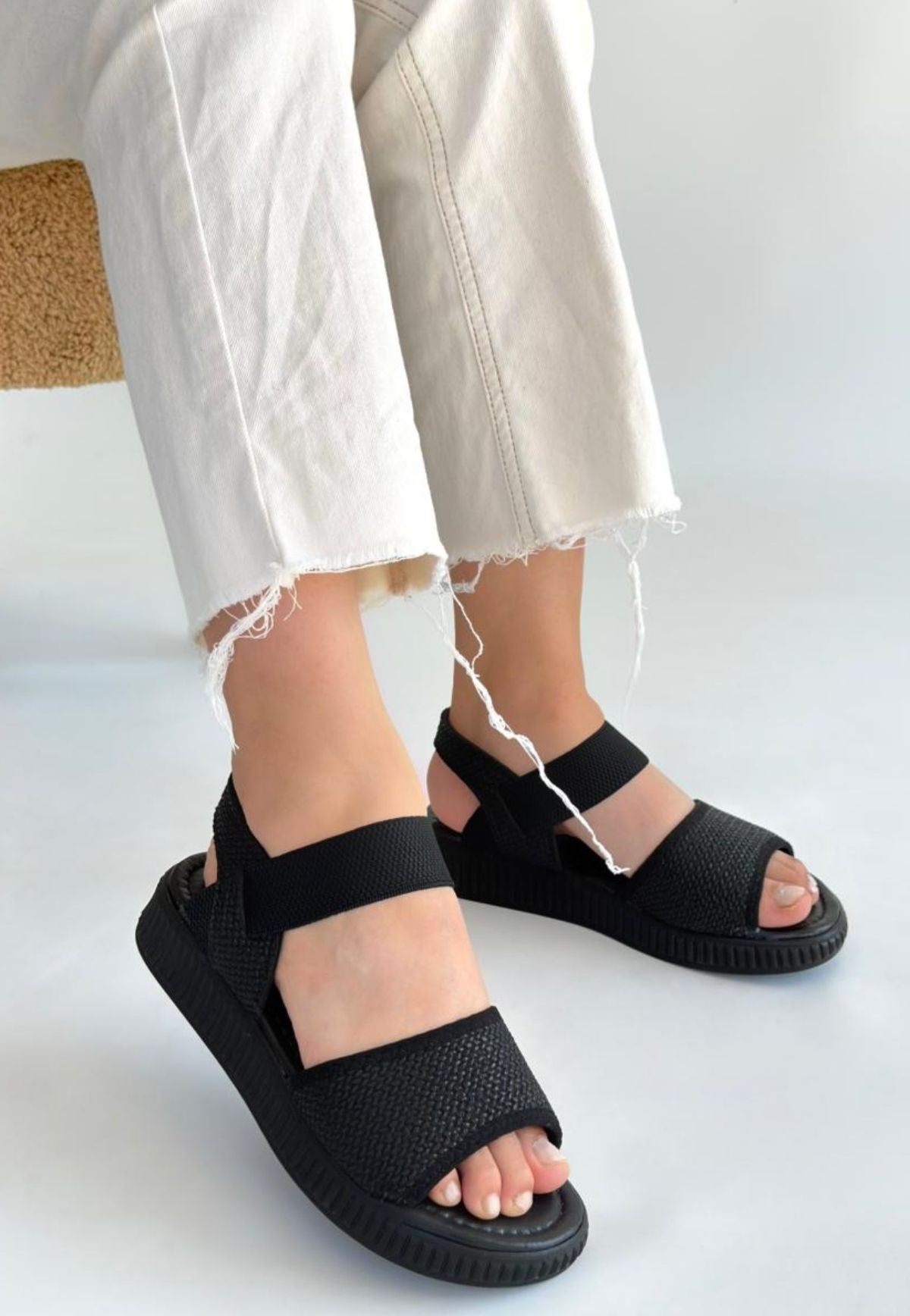 Jake Siyah Hasır Cilt Sandalet