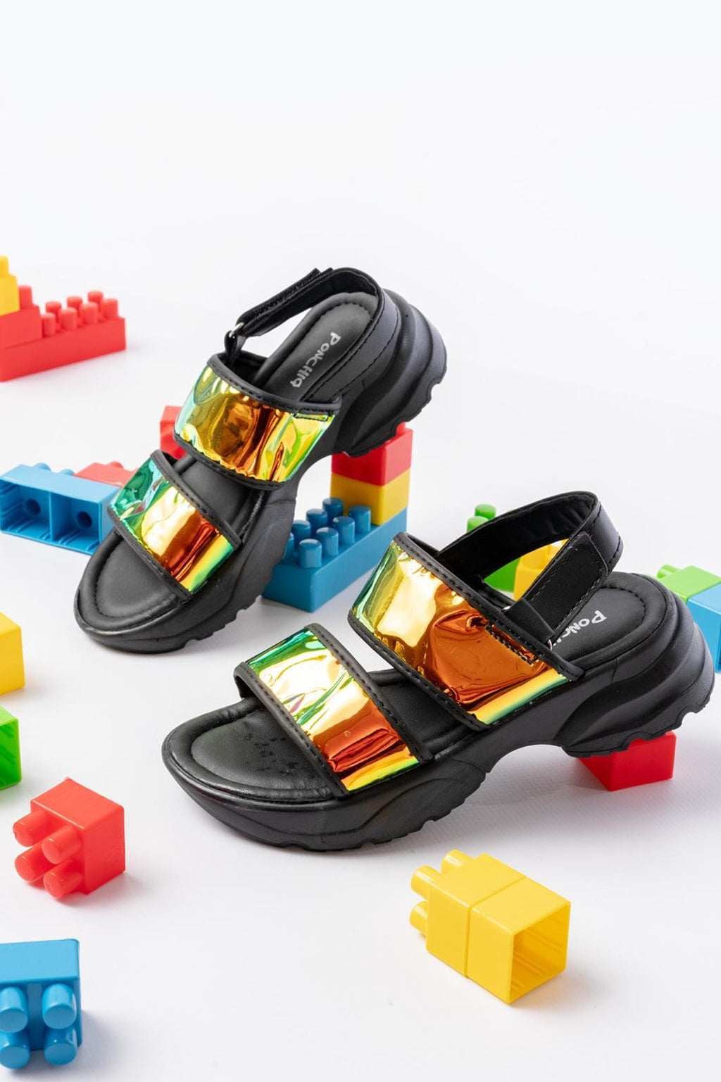 Сандалии Mendo Black Skin с голографическим эффектом