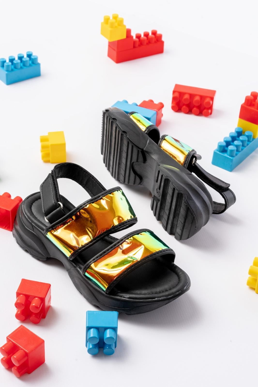 Сандалии Mendo Black Skin с голографическим эффектом