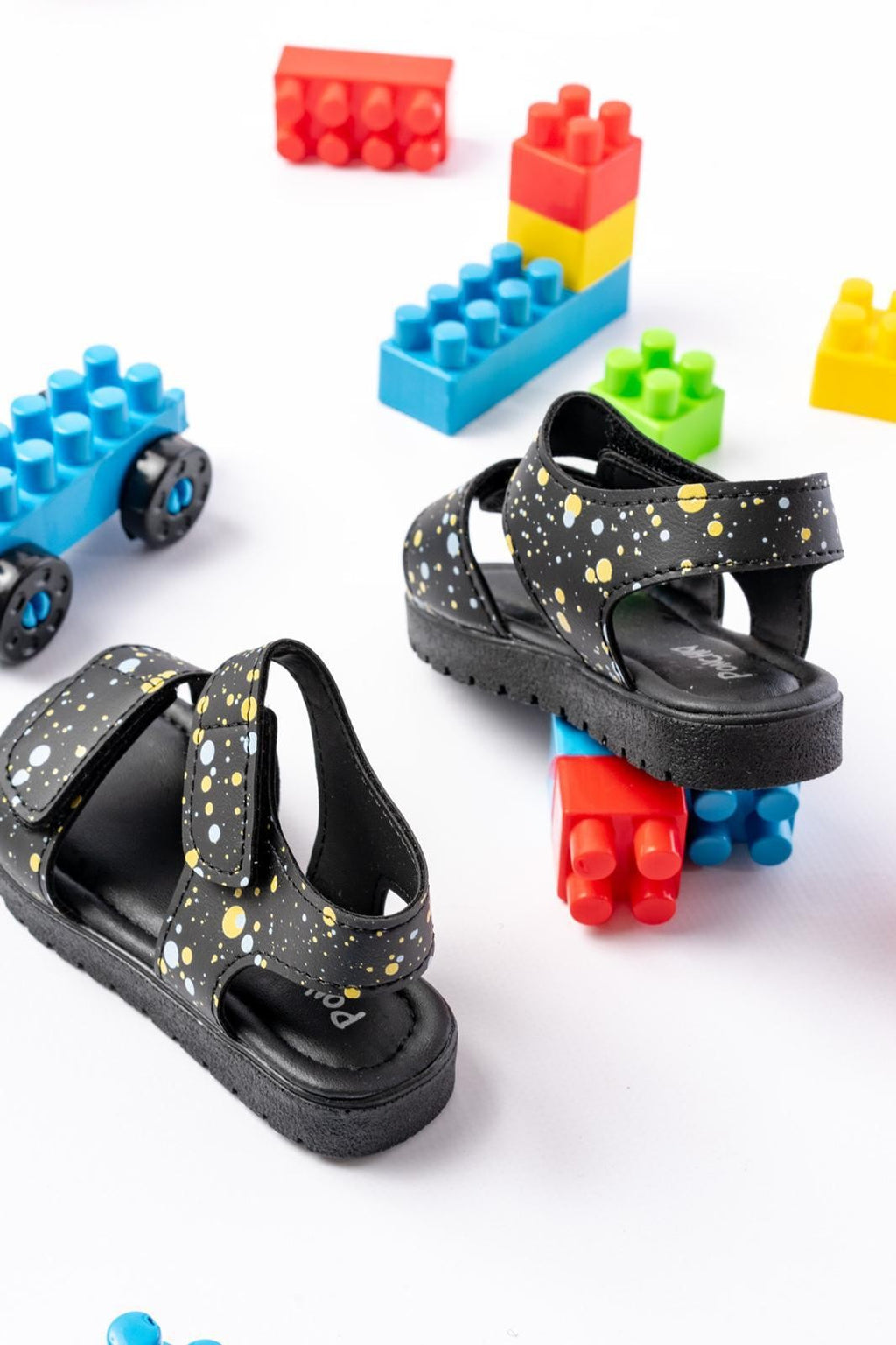 Черные кожаные сандалии на липучках Piyya