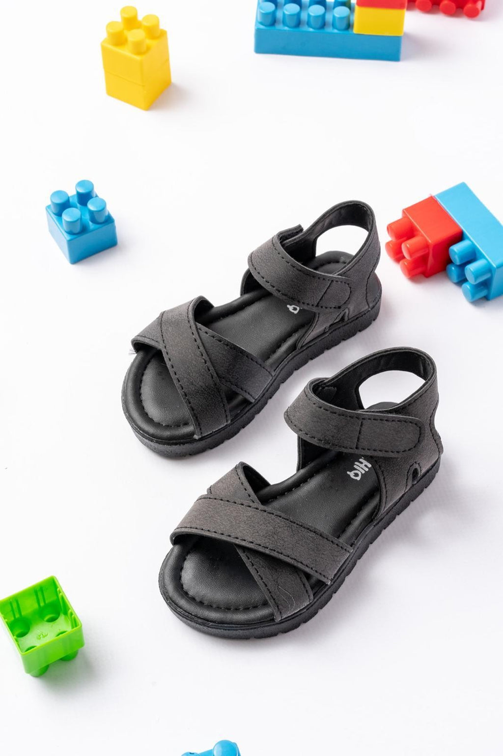 Waor Siyah Cilt Cırt Cırtlı Sandalet