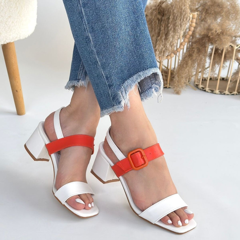 Yıl Beyaz Cilt Turuncu Detaylı Beyaz Topuklu Ayakkabı