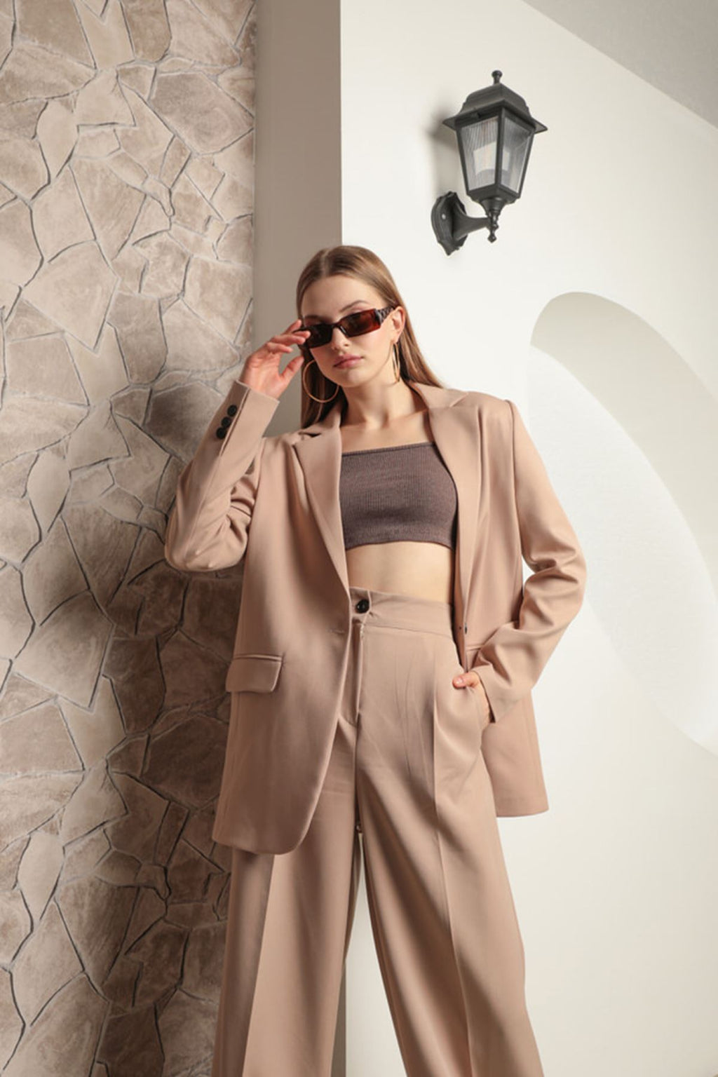 Женская куртка oversize из ткани Atlas, бежевого цвета