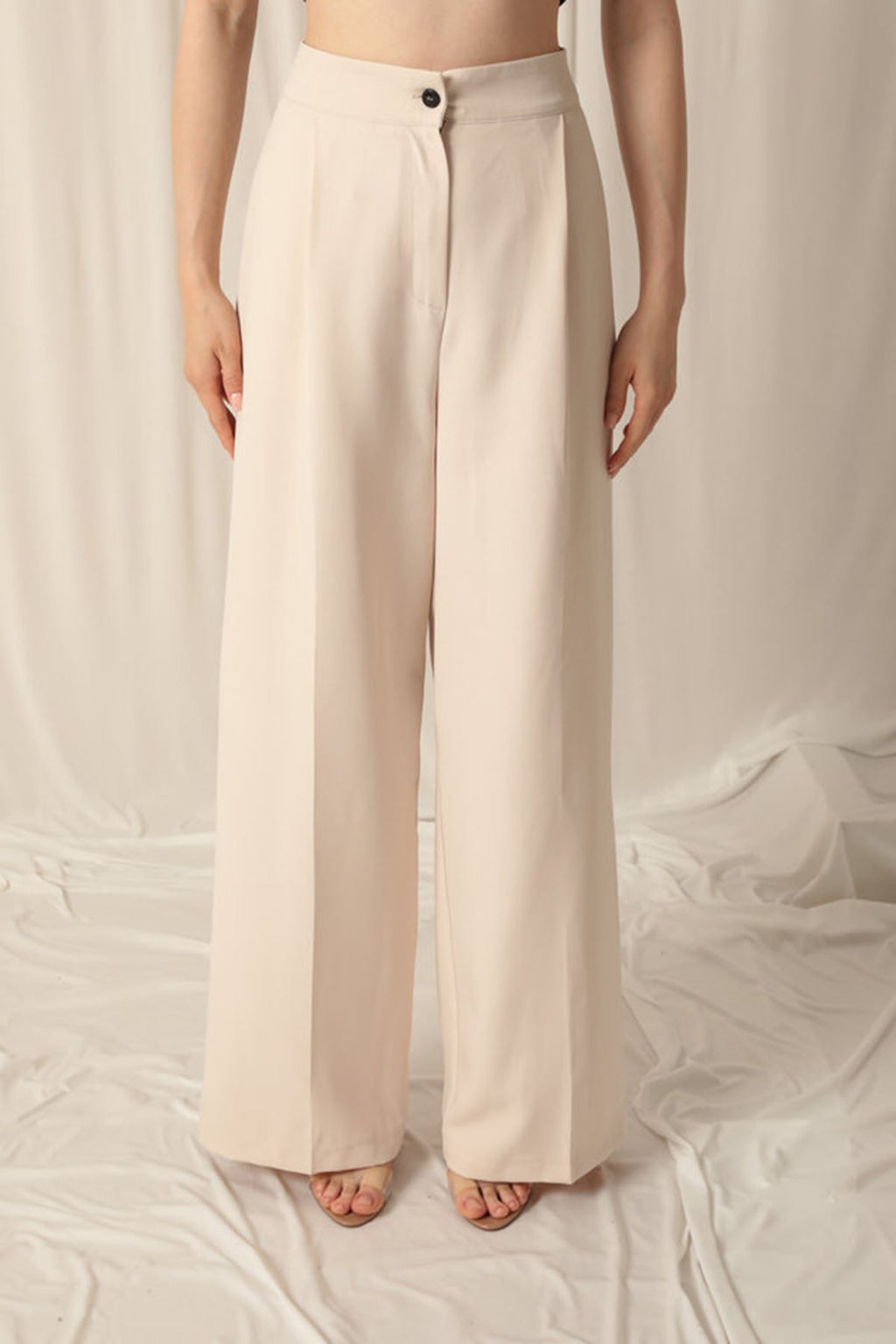 Женские бежевые брюки палаццо из ткани атлас