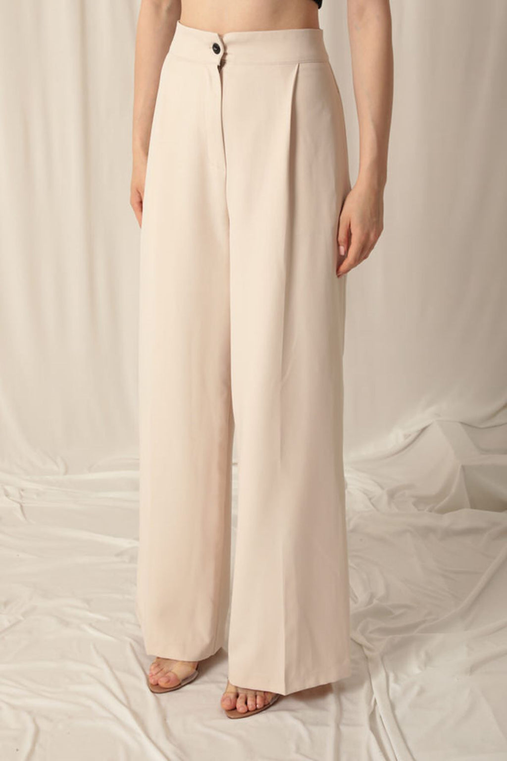 Женские бежевые брюки палаццо из ткани атлас