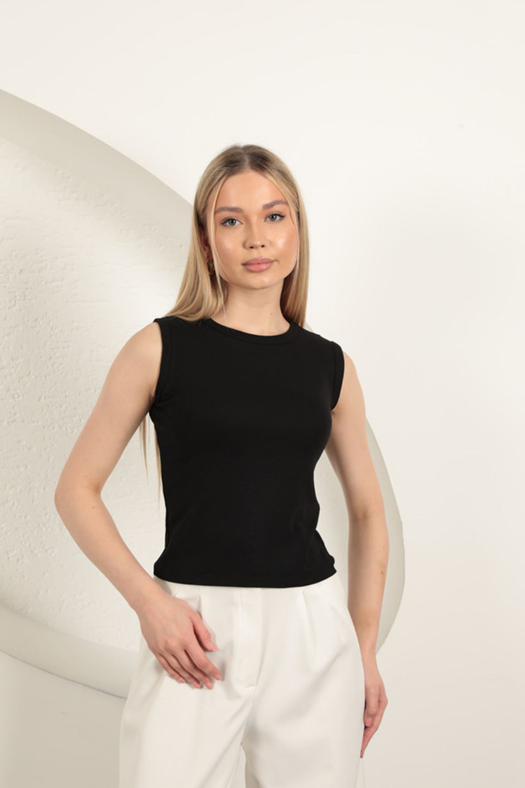 Çilek Viskon Kumaş Basic Bluz-Siyah