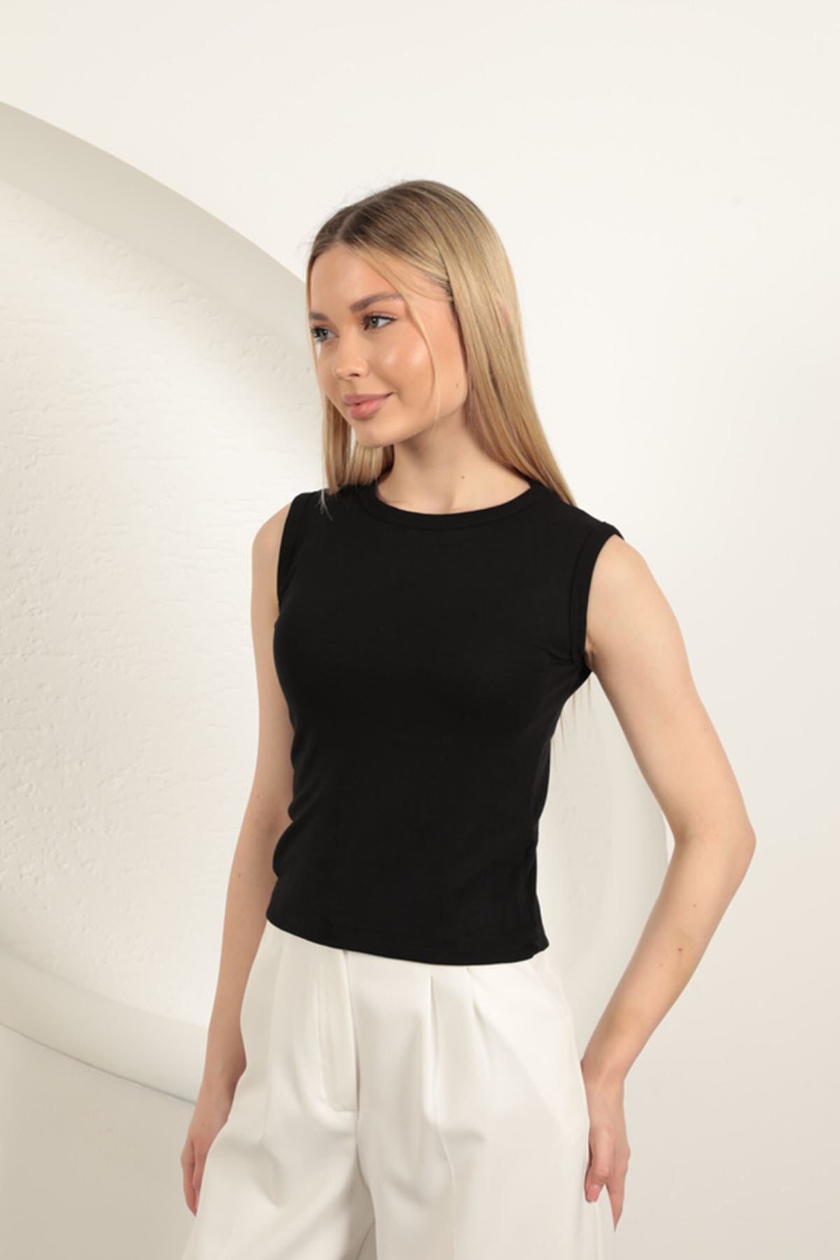 Çilek Viskon Kumaş Basic Bluz-Siyah