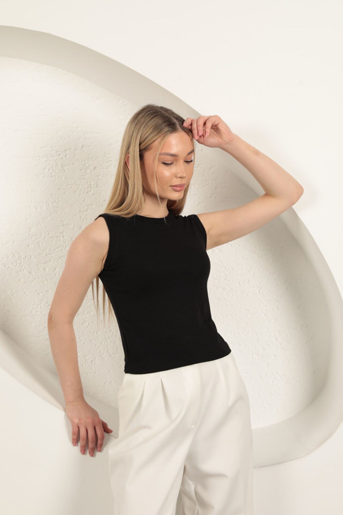 Çilek Viskon Kumaş Basic Bluz-Siyah