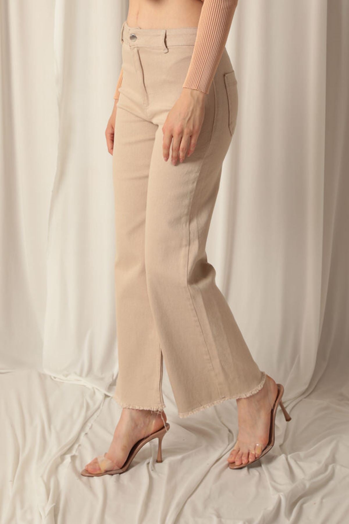 Denim Kumaş Paçası Püsküllü Salaş Kadın Bej Pantolon