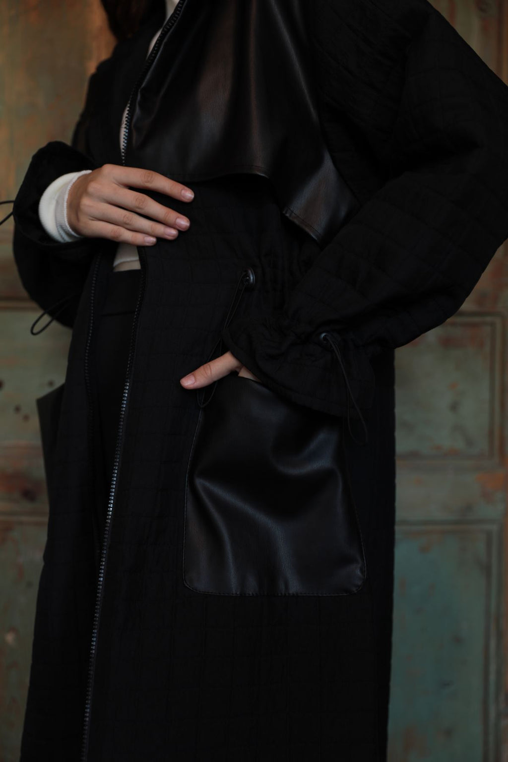 Женский тренчкот из кожи и жаккардовой ткани с отделкой Garni, черный