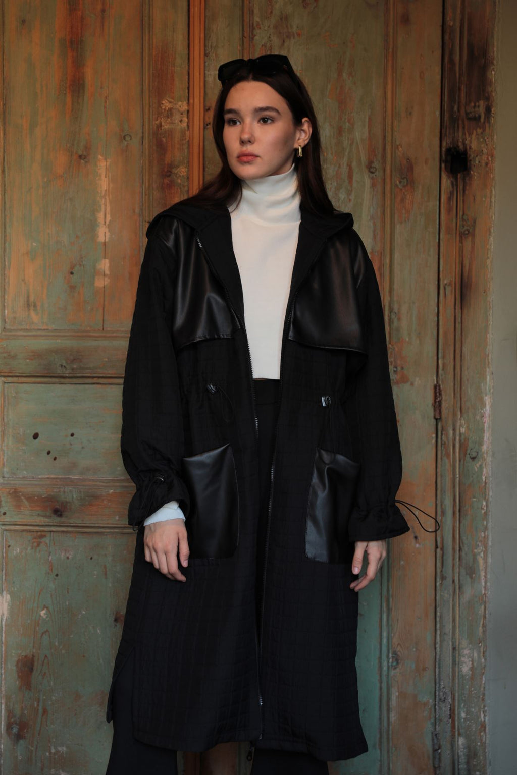 Женский тренчкот из кожи и жаккардовой ткани с отделкой Garni, черный