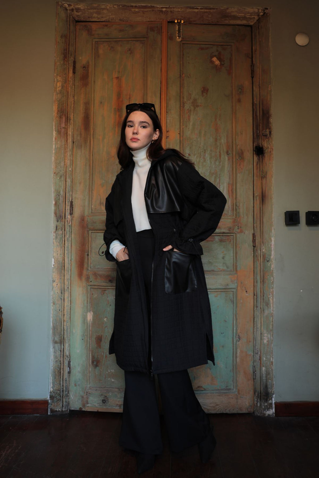 Женский тренчкот из кожи и жаккардовой ткани с отделкой Garni, черный