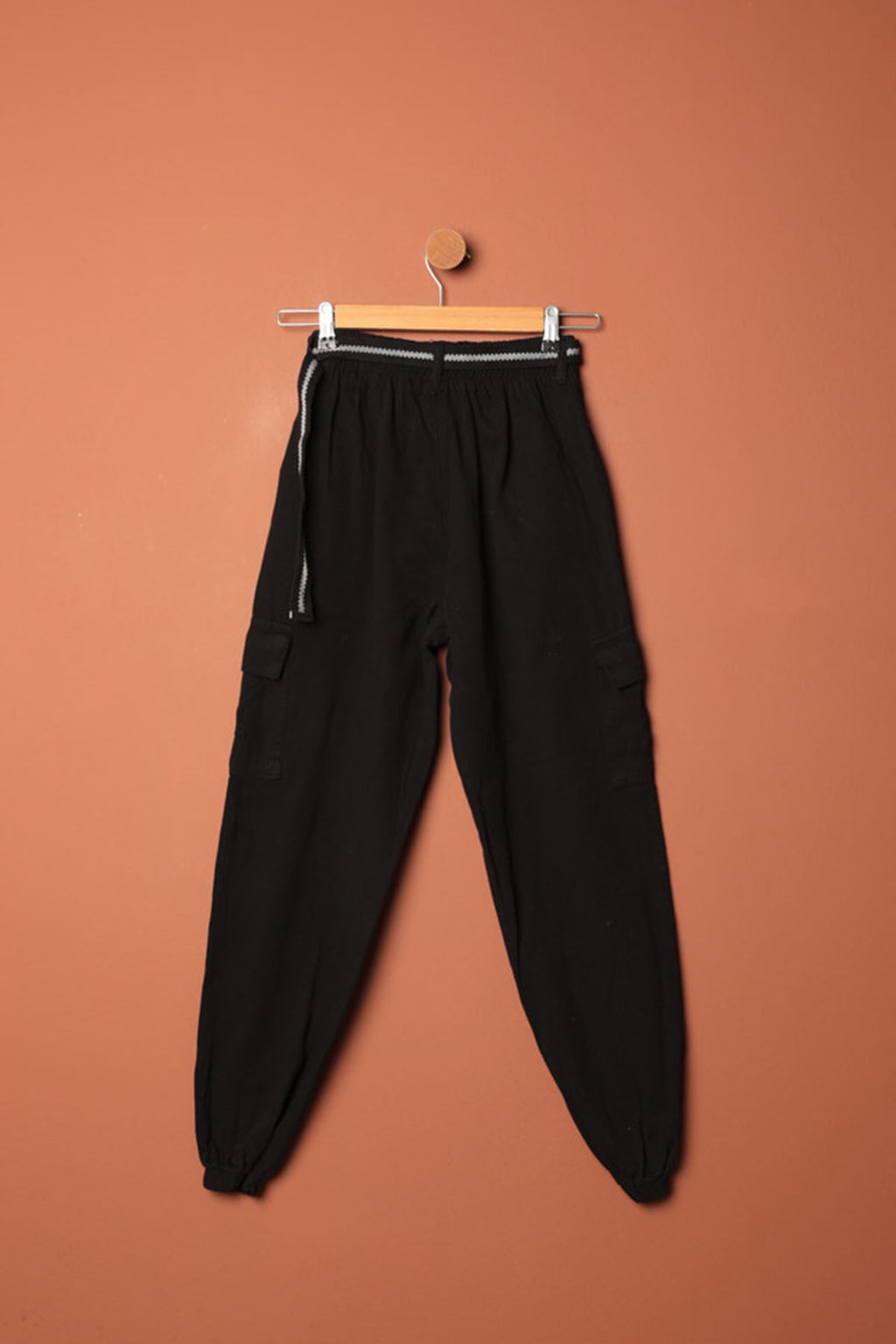 Женские брюки-карго из габардина с поясом, черные