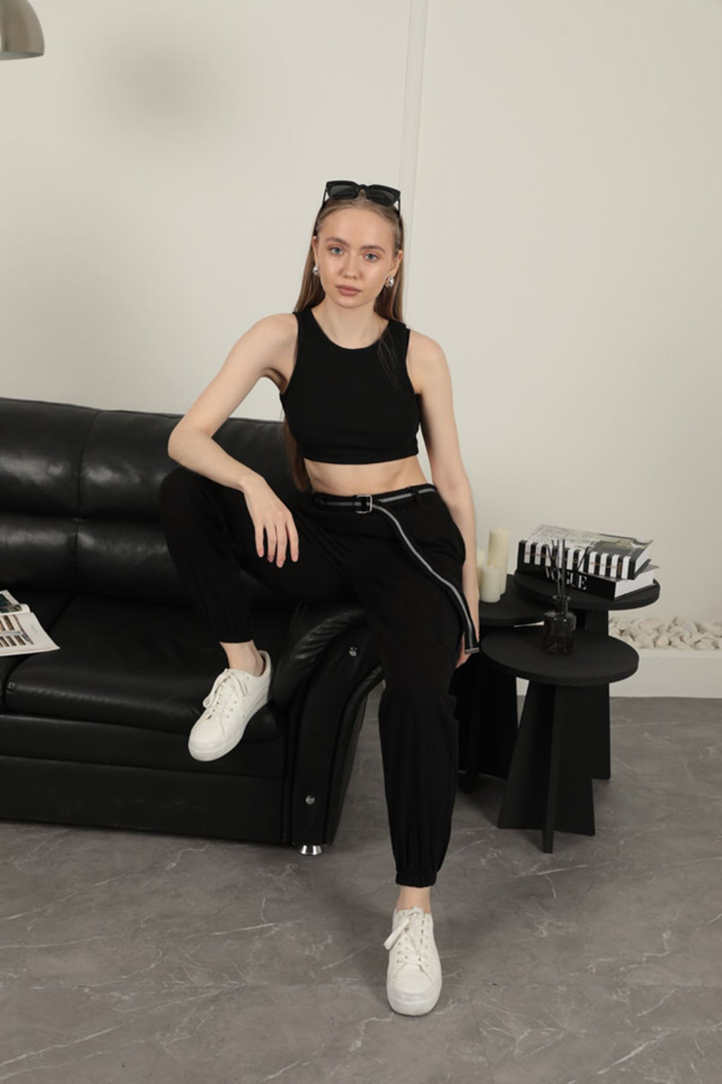 Женские брюки-карго из габардина с поясом, черные