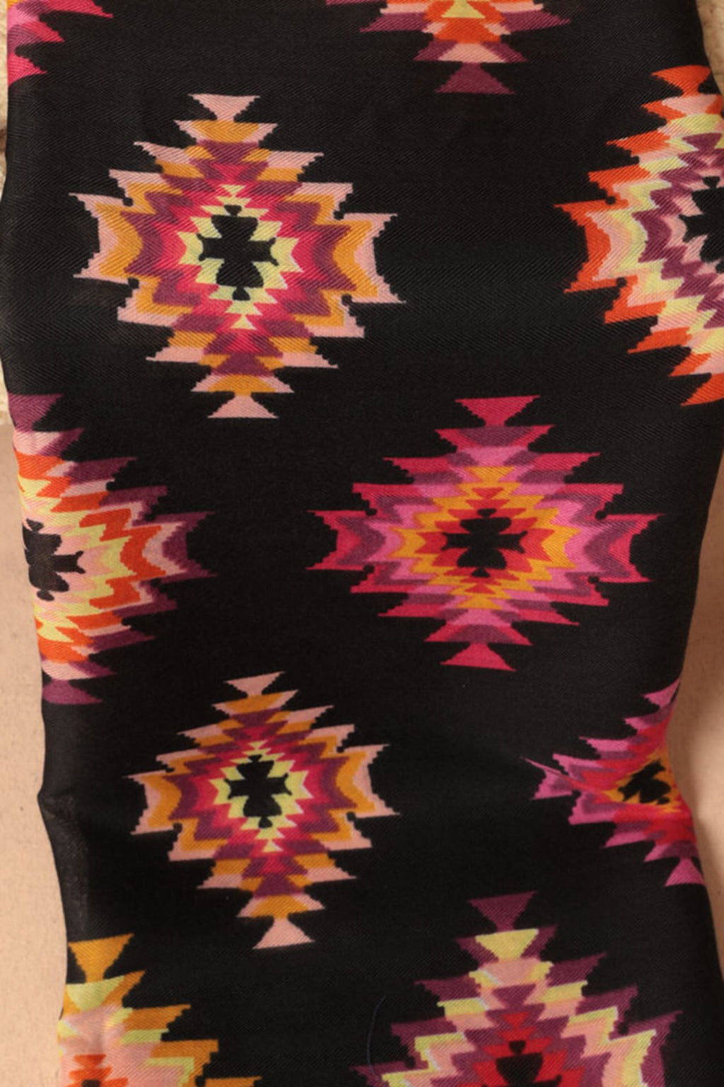 Kare Desenli Kadın Siyah Şal