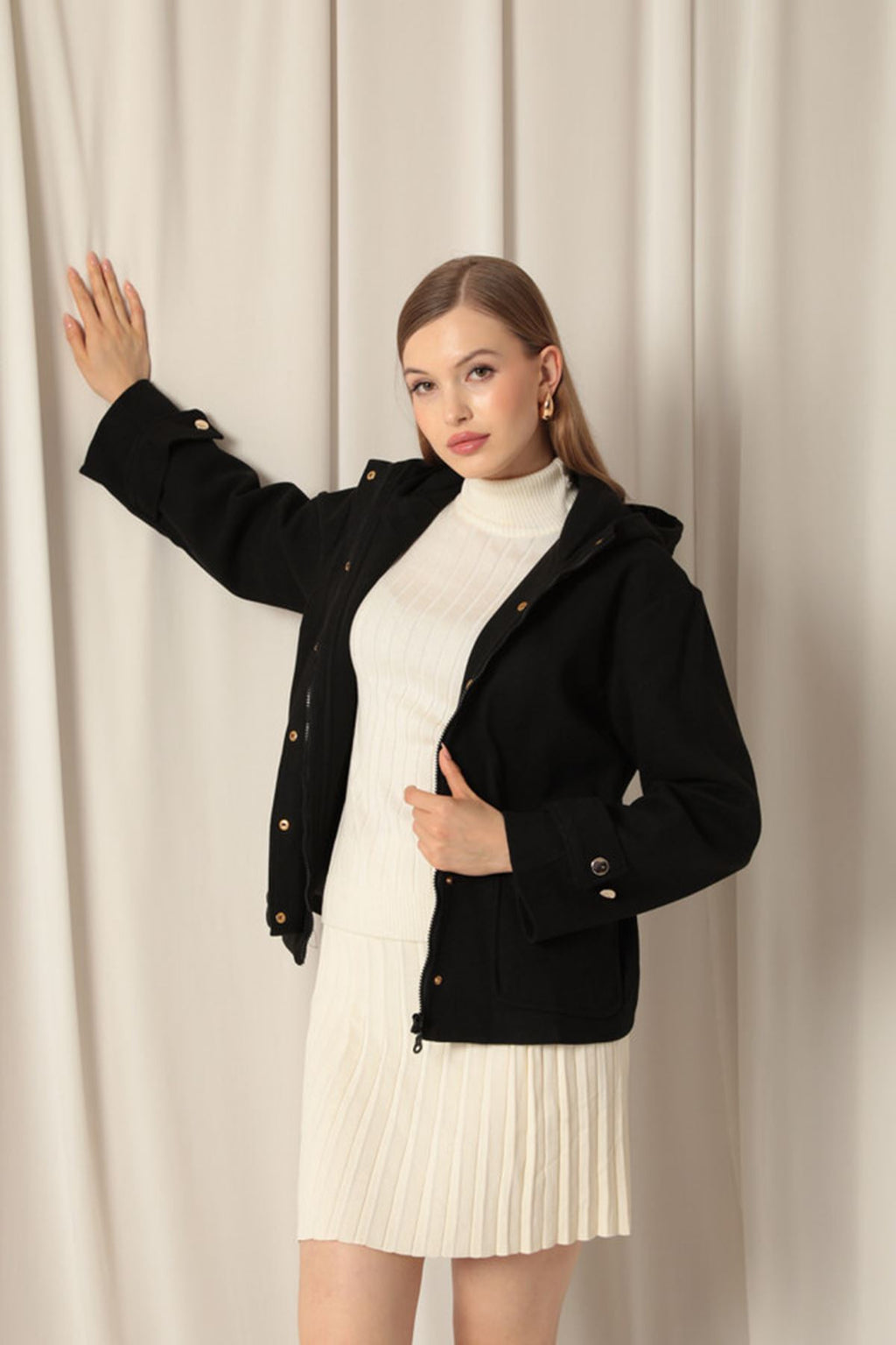 Kaşe Kumaş Kapüşonlu Kısa Kadın Siyah Kaban