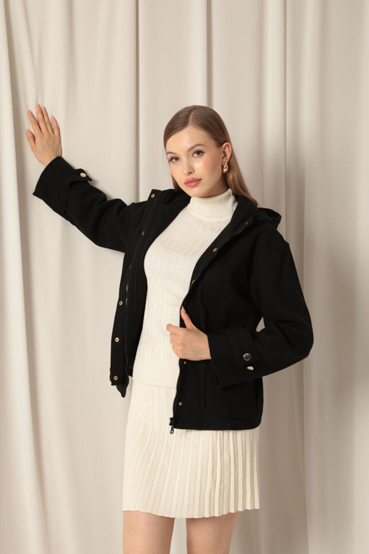 Kaşe Kumaş Kapüşonlu Kısa Kadın Siyah Kaban