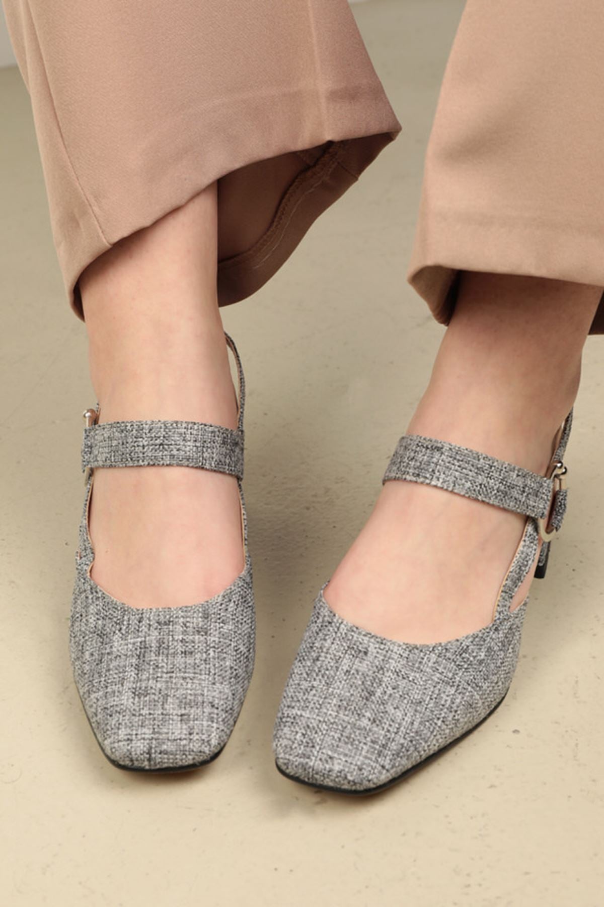Keten Tokalı Kadın Topuklu Ayakkabı-Gri
