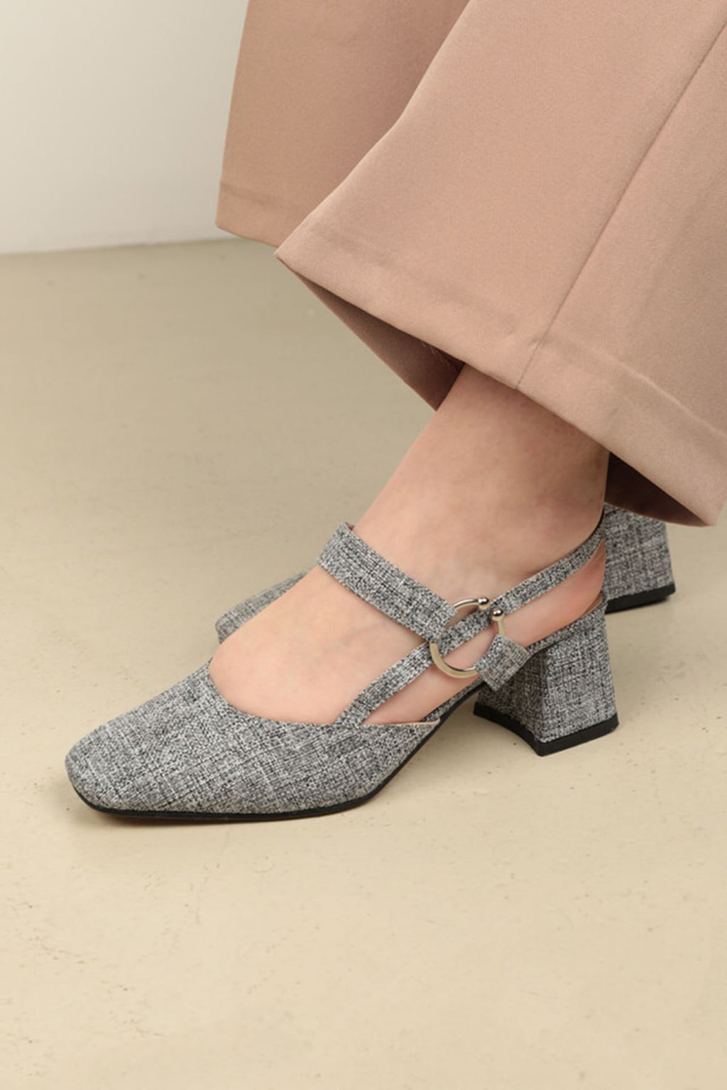 Keten Tokalı Kadın Topuklu Ayakkabı-Gri