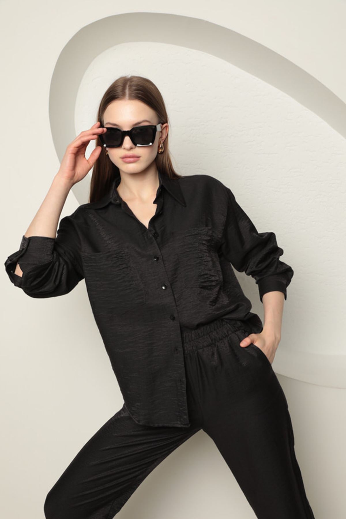 Parlak Kumaş Kadın Takım-Siyah