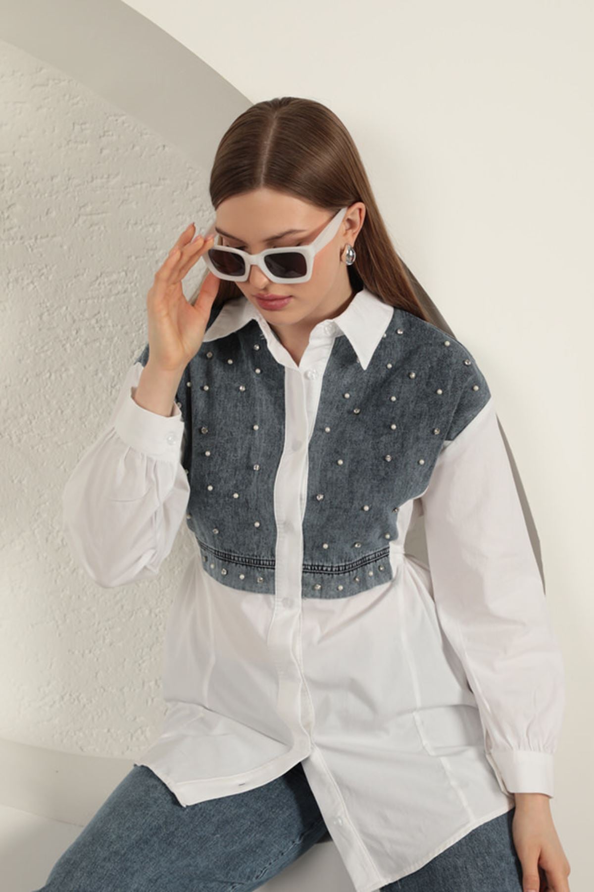 Poplin Kumaş Önü İnci Detaylı Beyaz Kadın Gömlek