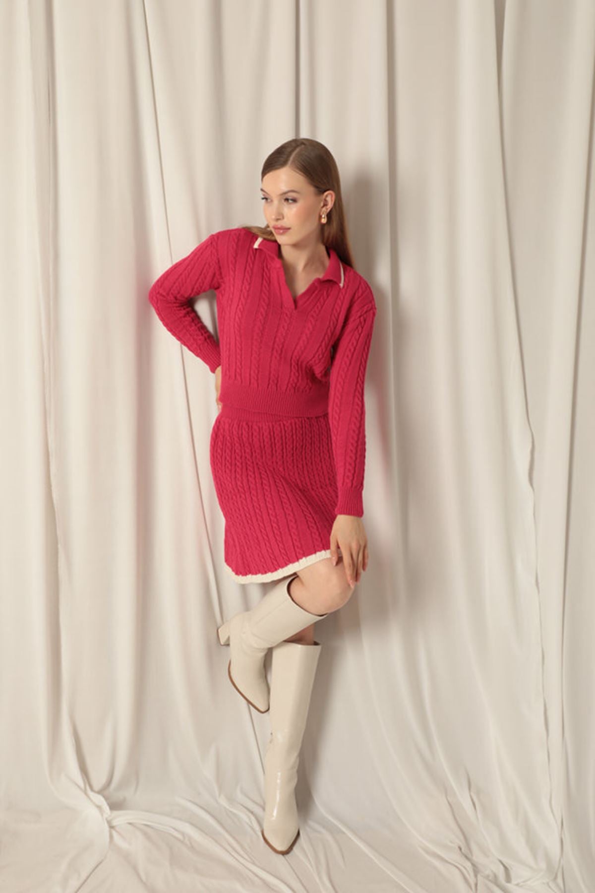 Triko Kumaş Yakalı Saç Örgülü Desen Fuşya Etek Takım