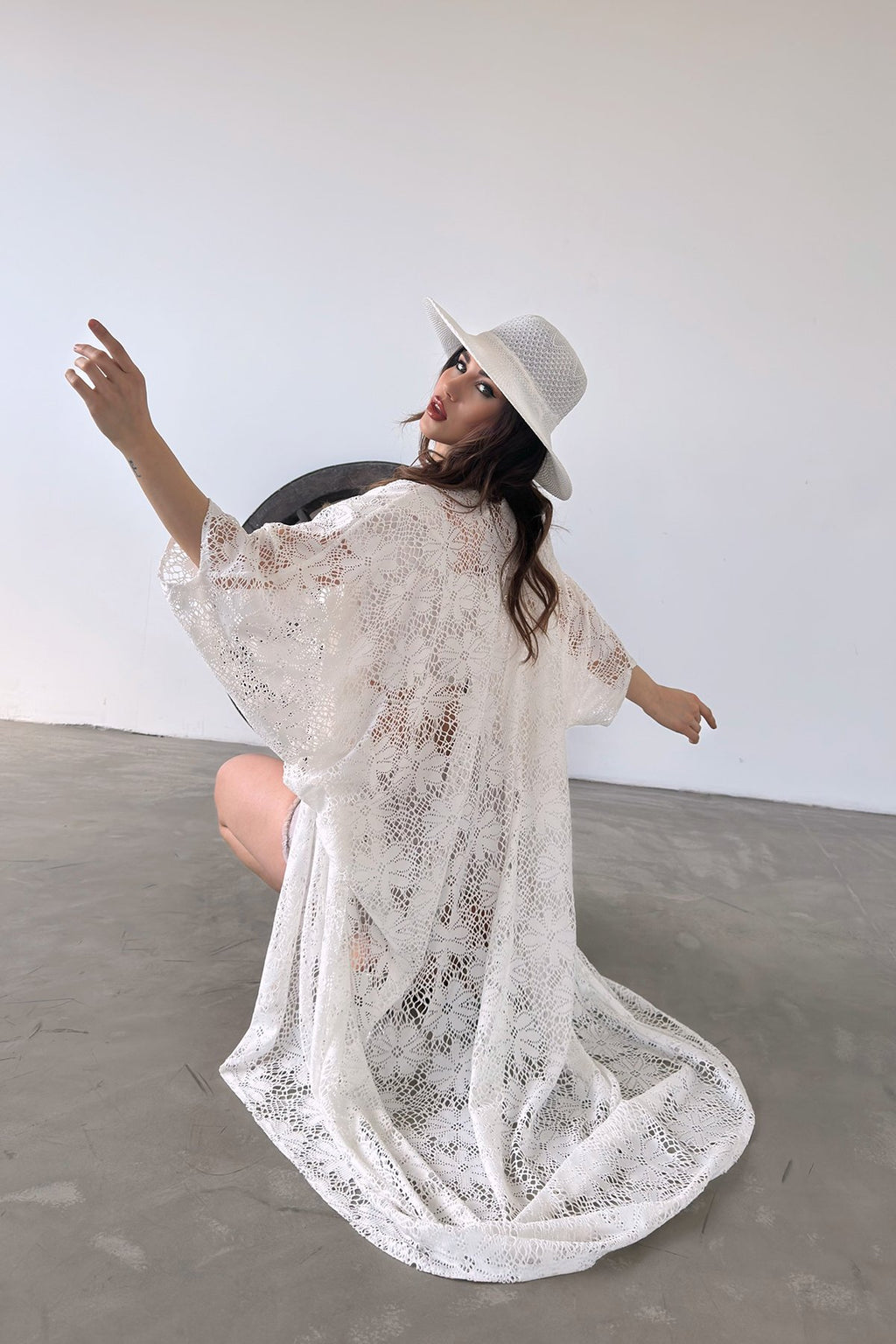 Çicek Desenli Uzun Güpür Kimono