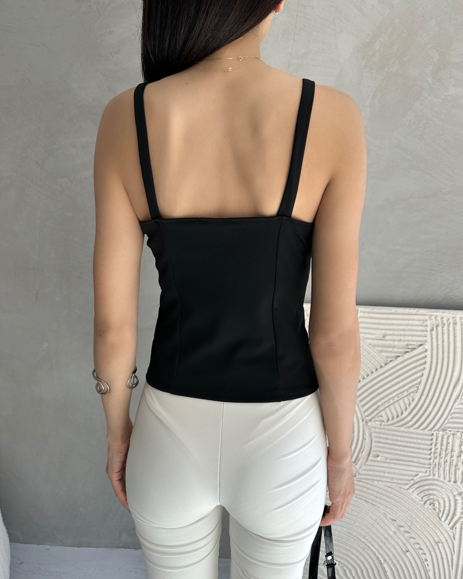 İp Askılı Yakası Fiyonk Detaylı Crep Bluz