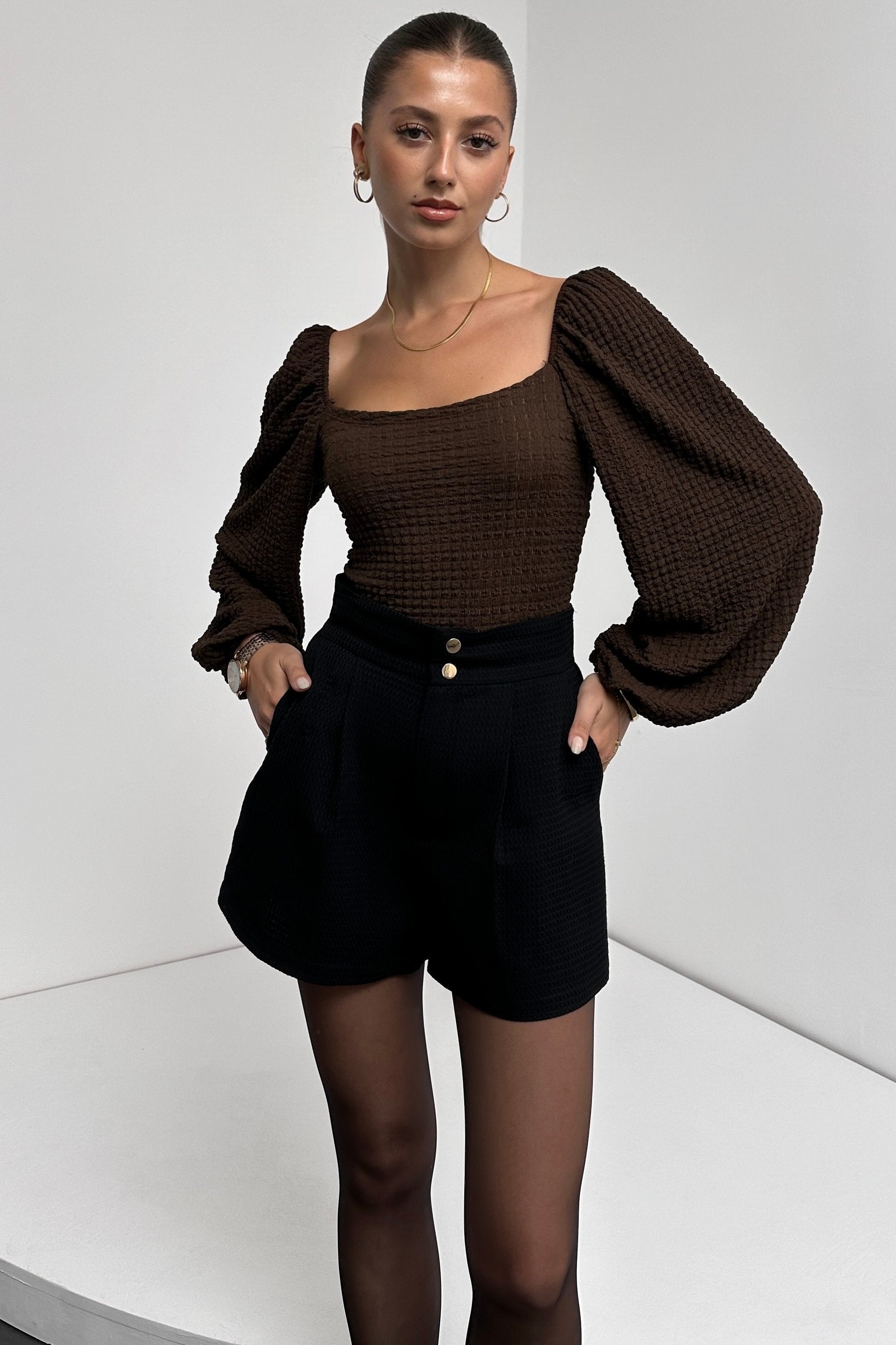 Блузка с квадратным вырезом и рукавами-фонариками