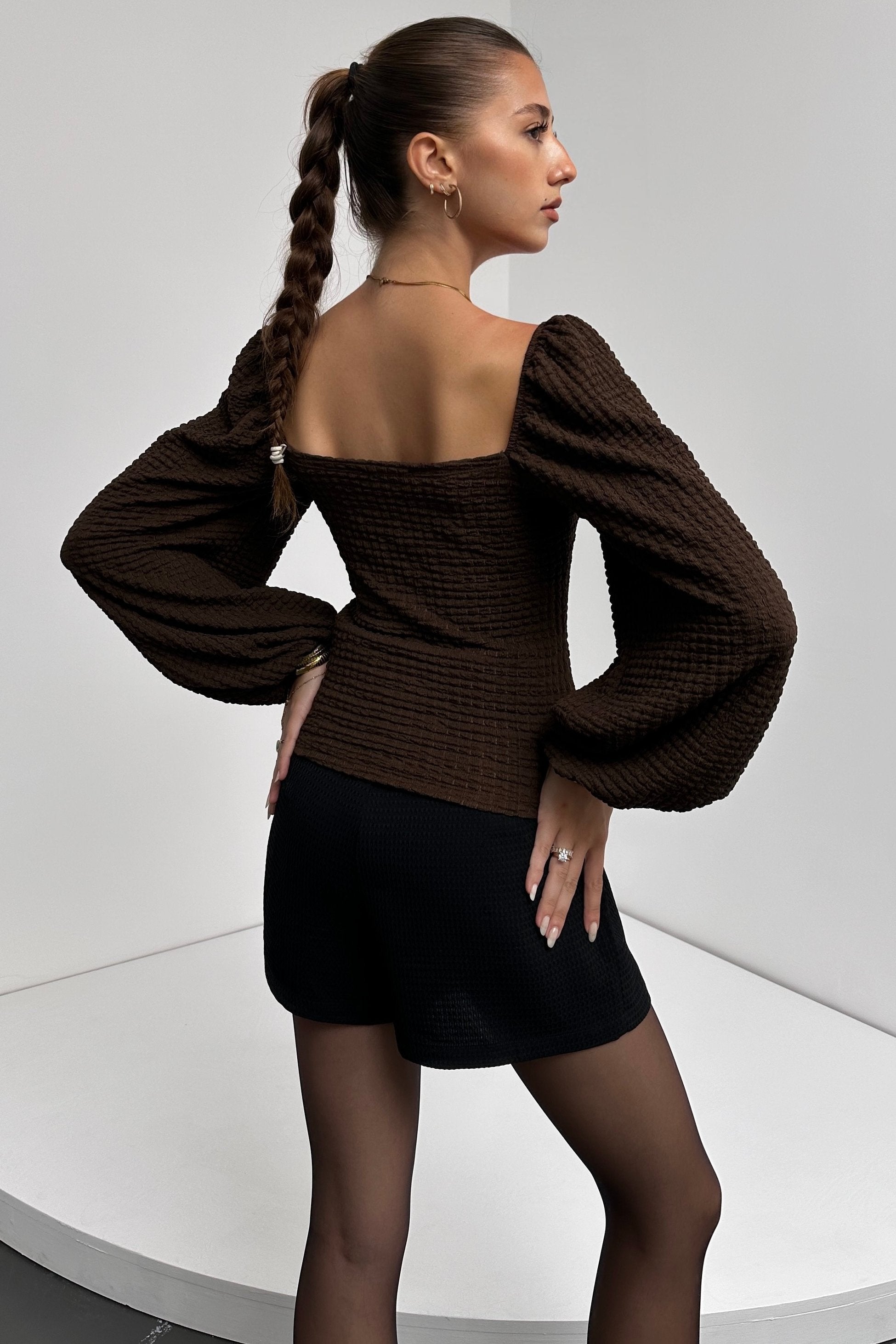 Блузка с квадратным вырезом и рукавами-фонариками