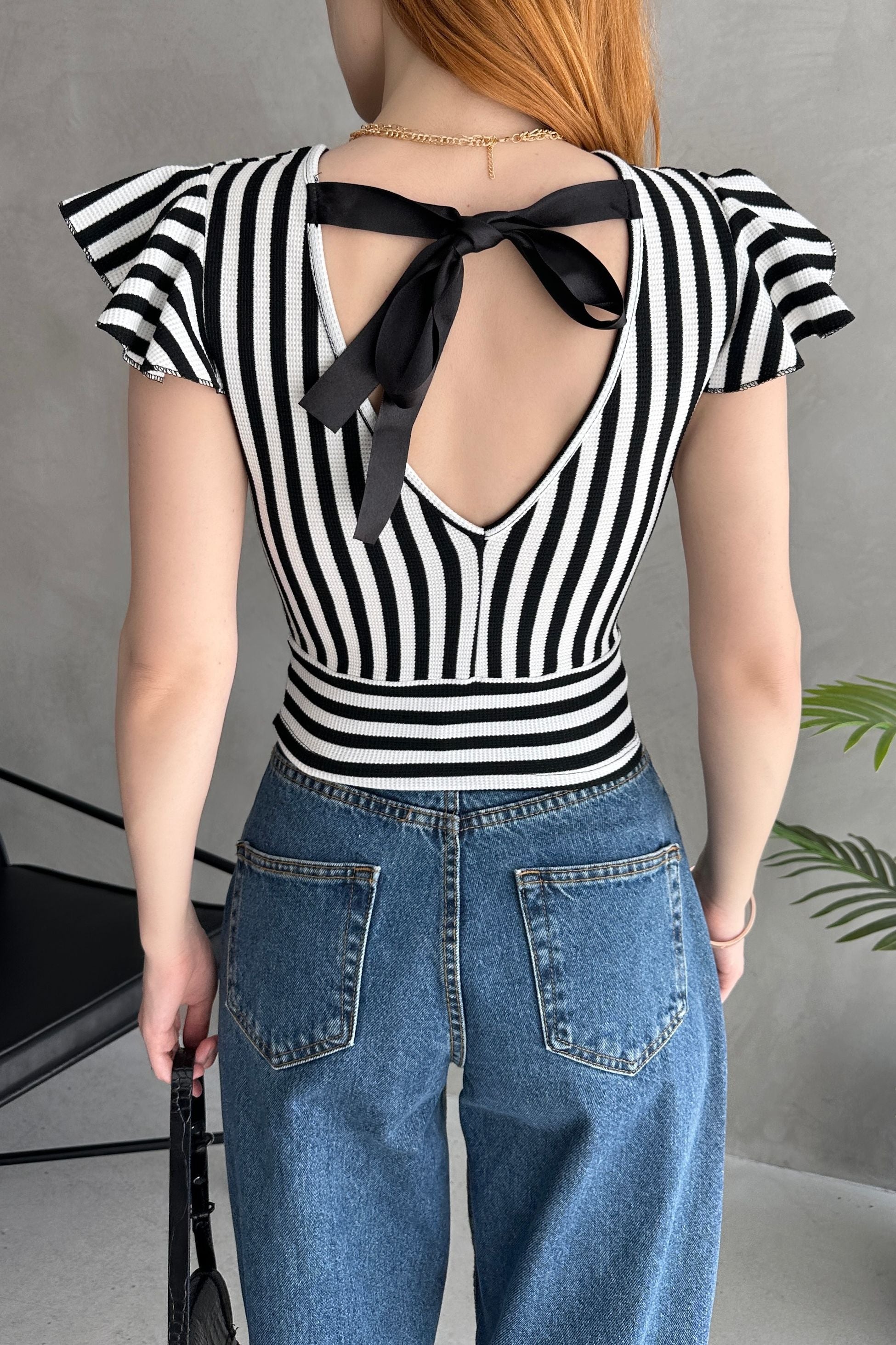 Sırtı Fiyonk Bağlamalı Çizgi Detaylı Crop Bluz