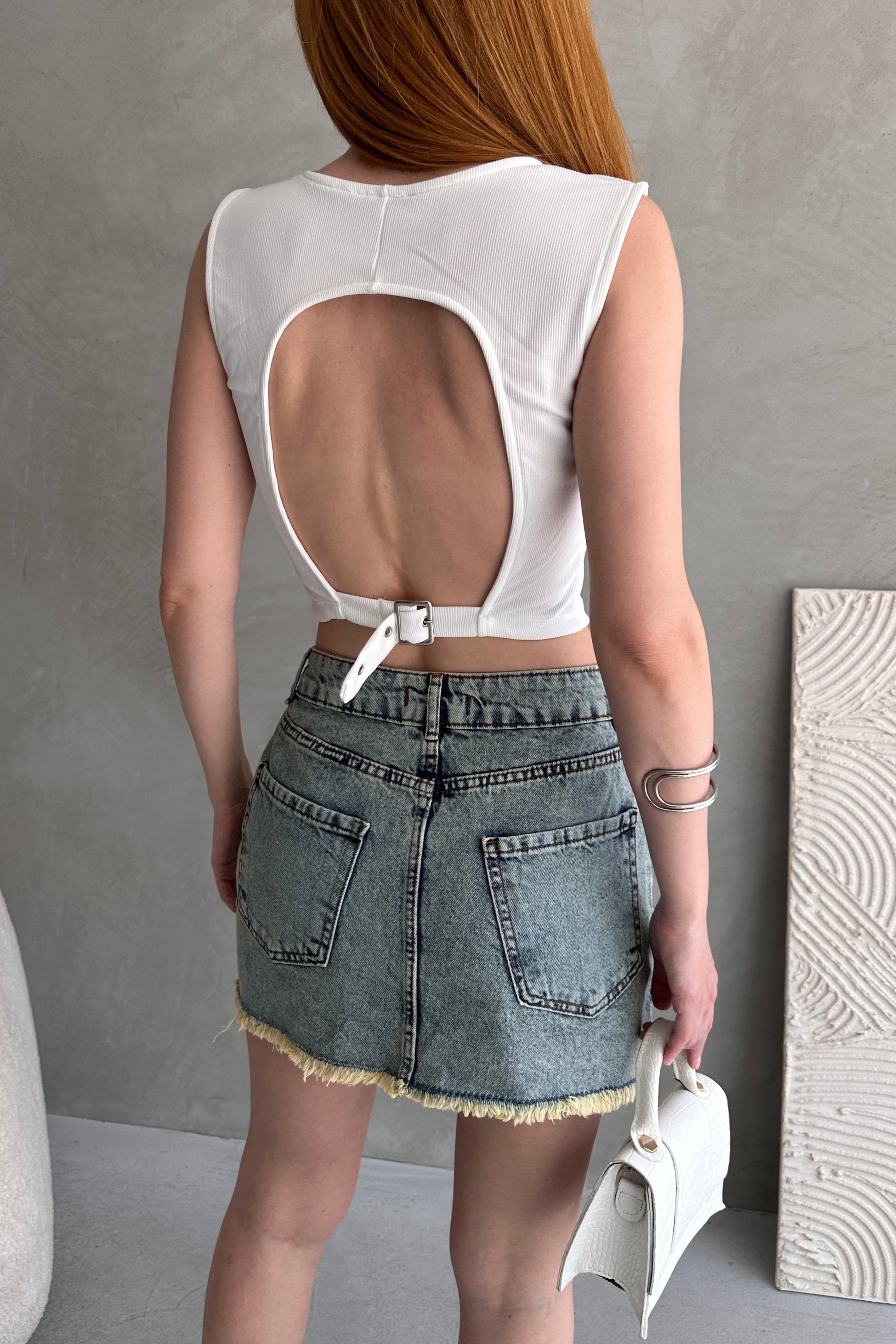 Sırtı Kemer Detaylı Kaşkorse Crop Bluz