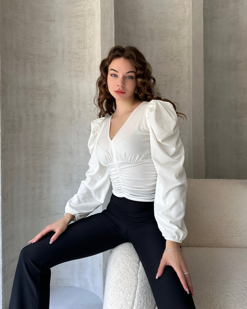 V Yaka Drape Detaylı Crep Bluz