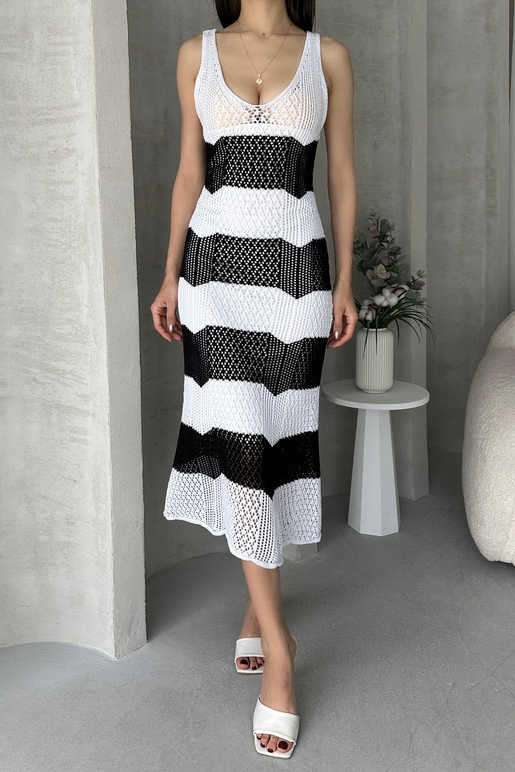 V Yaka Zigzag Detaylı Triko Elbise