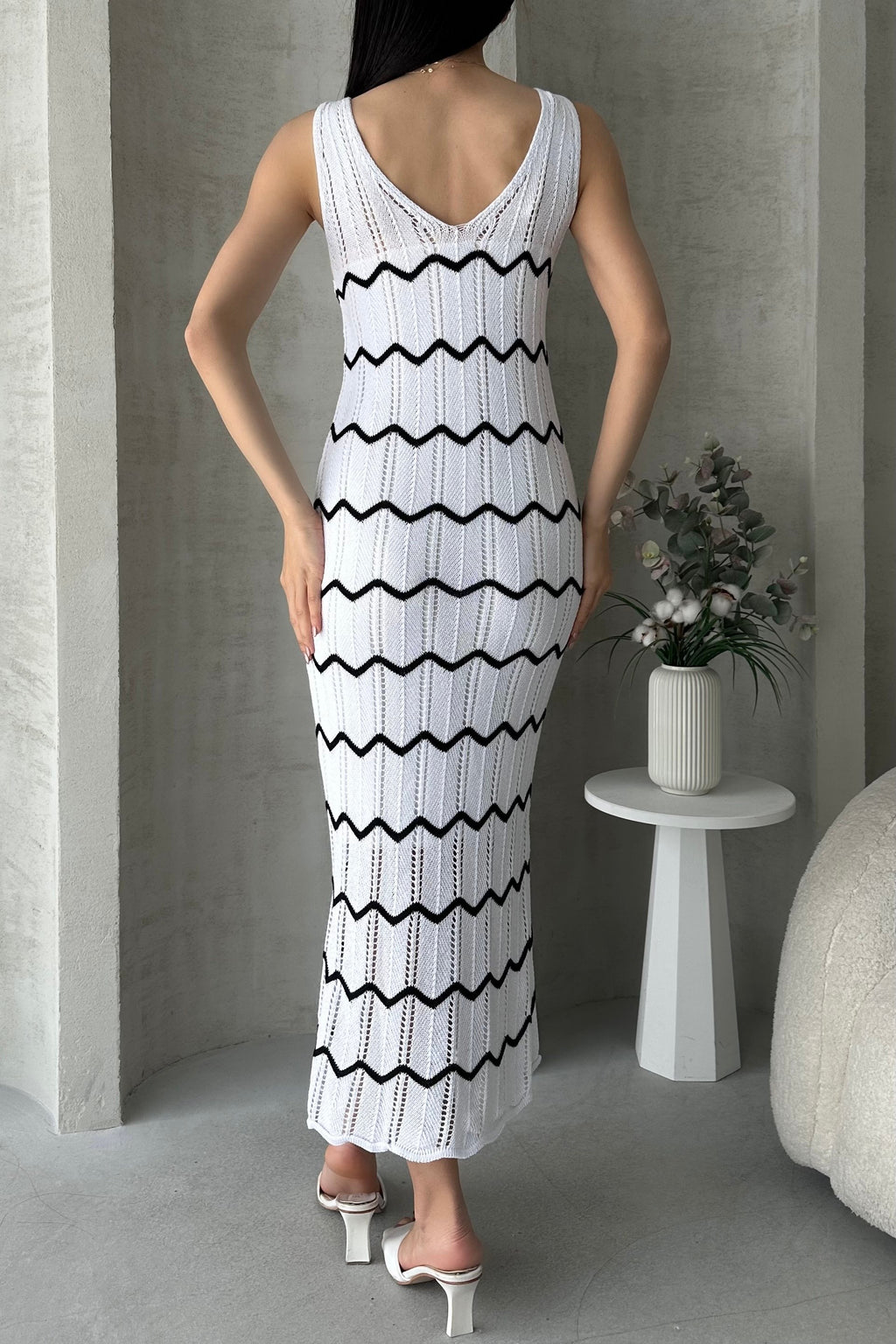 V Yaka Zigzag Detaylı Triko Elbise