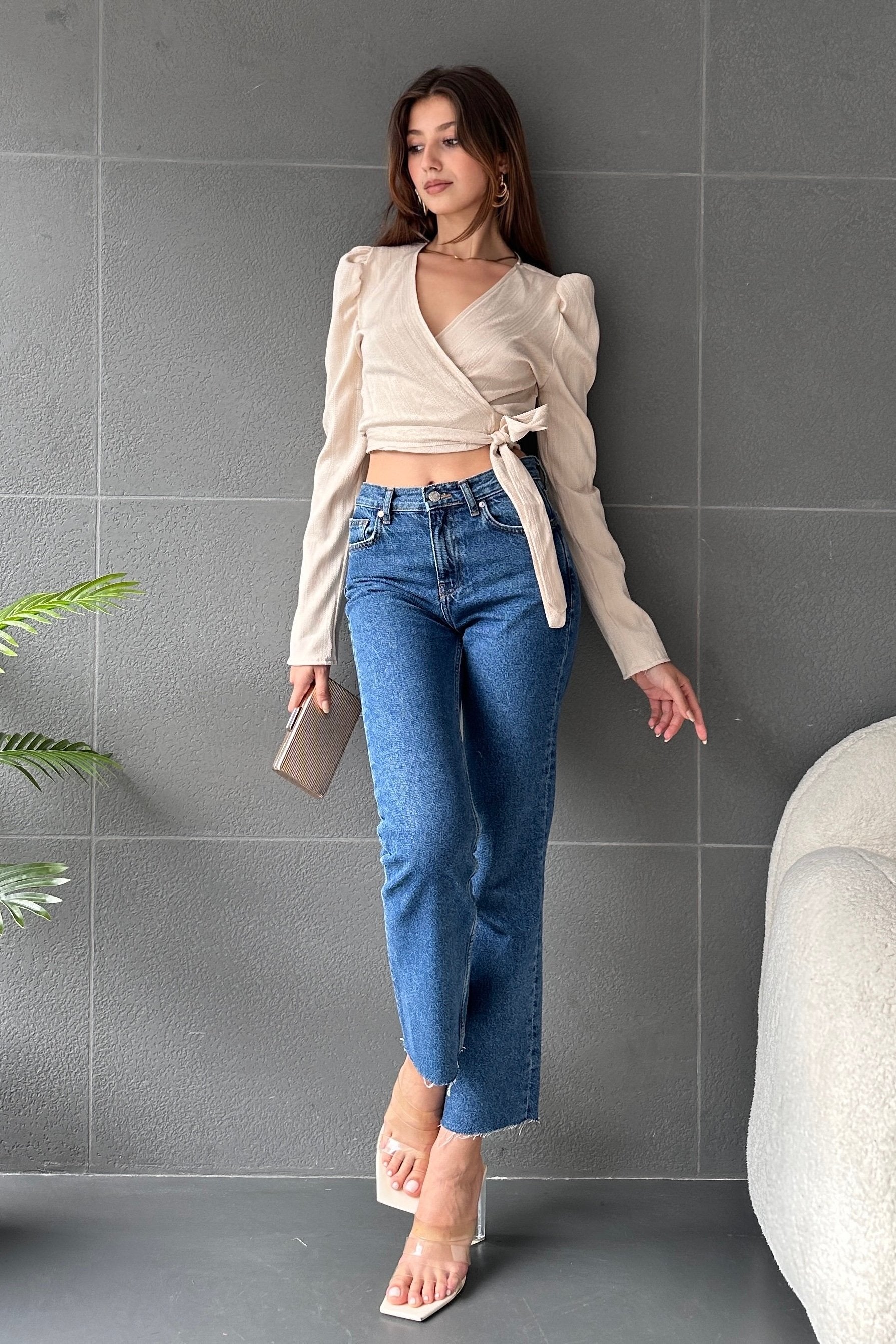 Kruvaze Yaka Beli Kuşaklı Crop Bluz