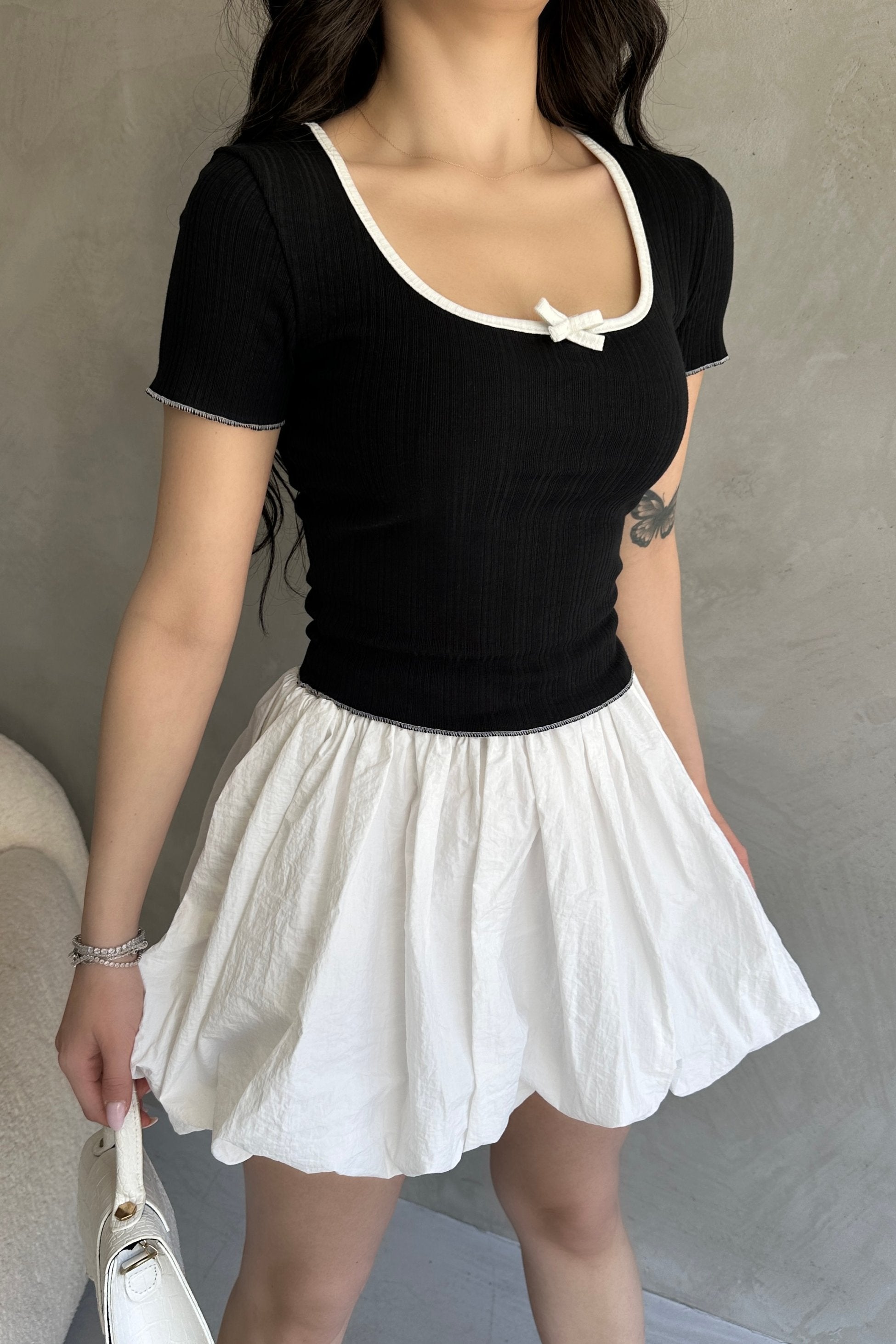 Havuz Yaka Biye Detaylı Crop Bluz