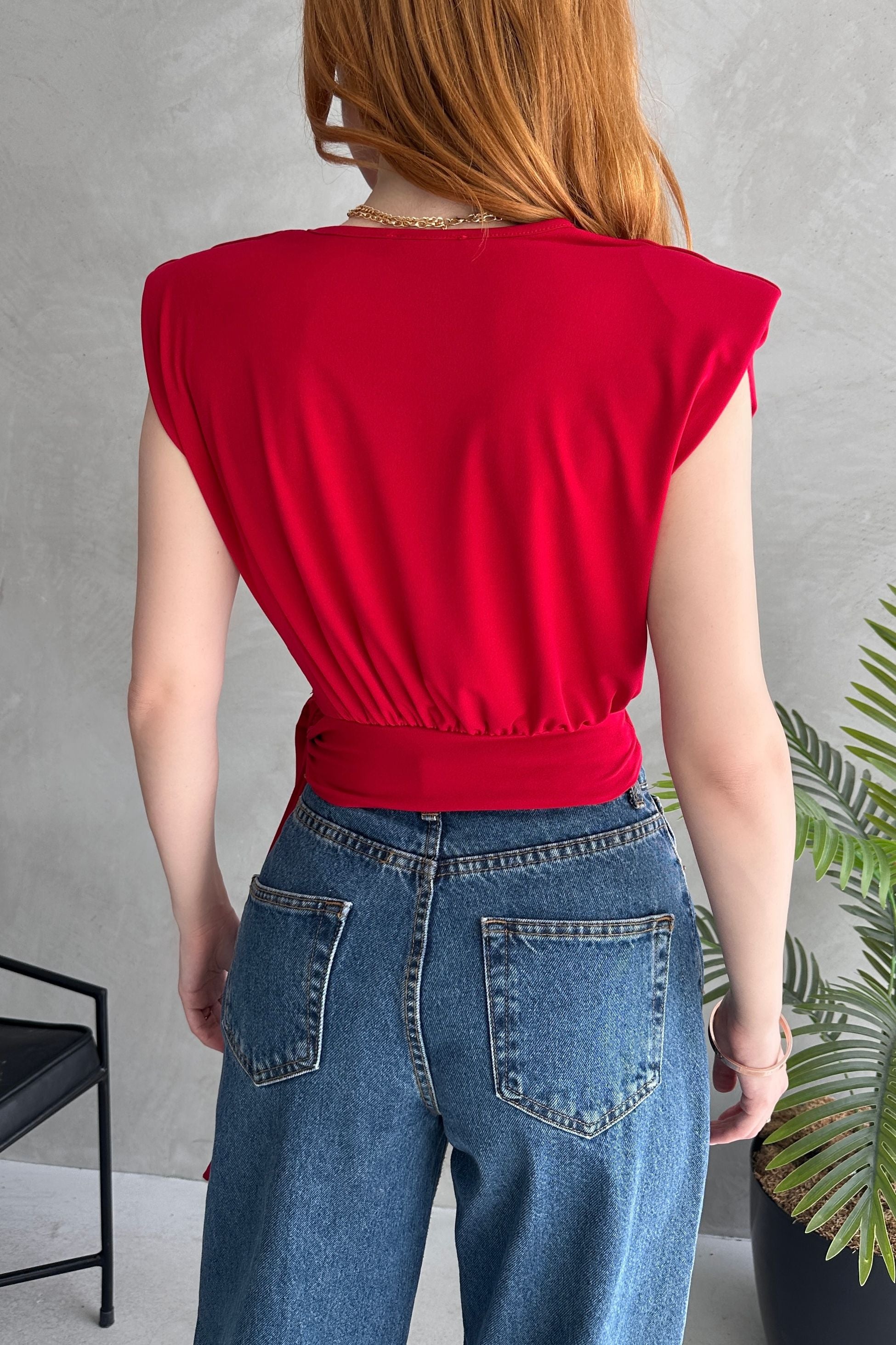 Omuzu Vatkalı Beli Kuşaklı Bluz